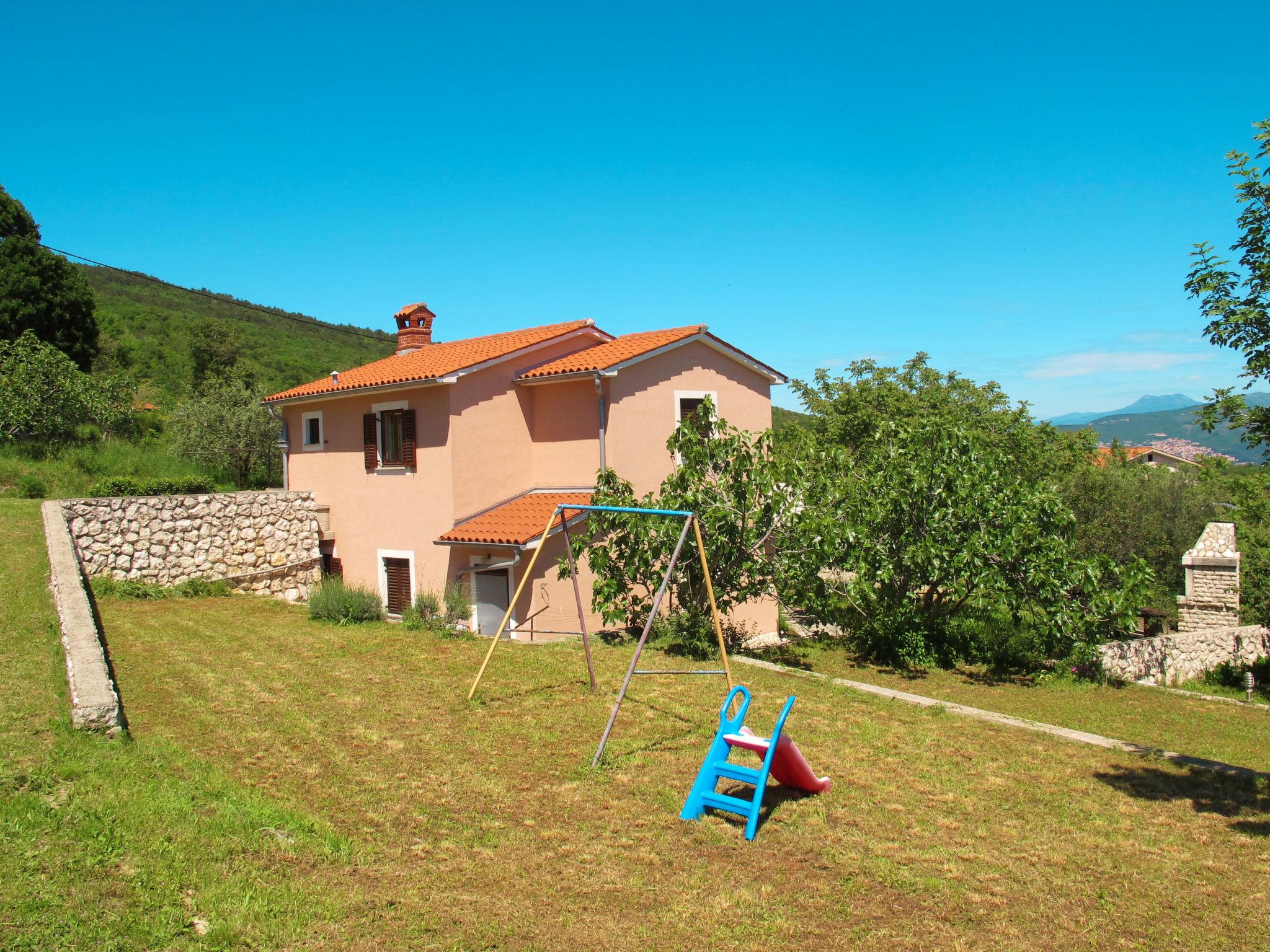 Photo 10 - Appartement de 2 chambres à Raša avec jardin et terrasse