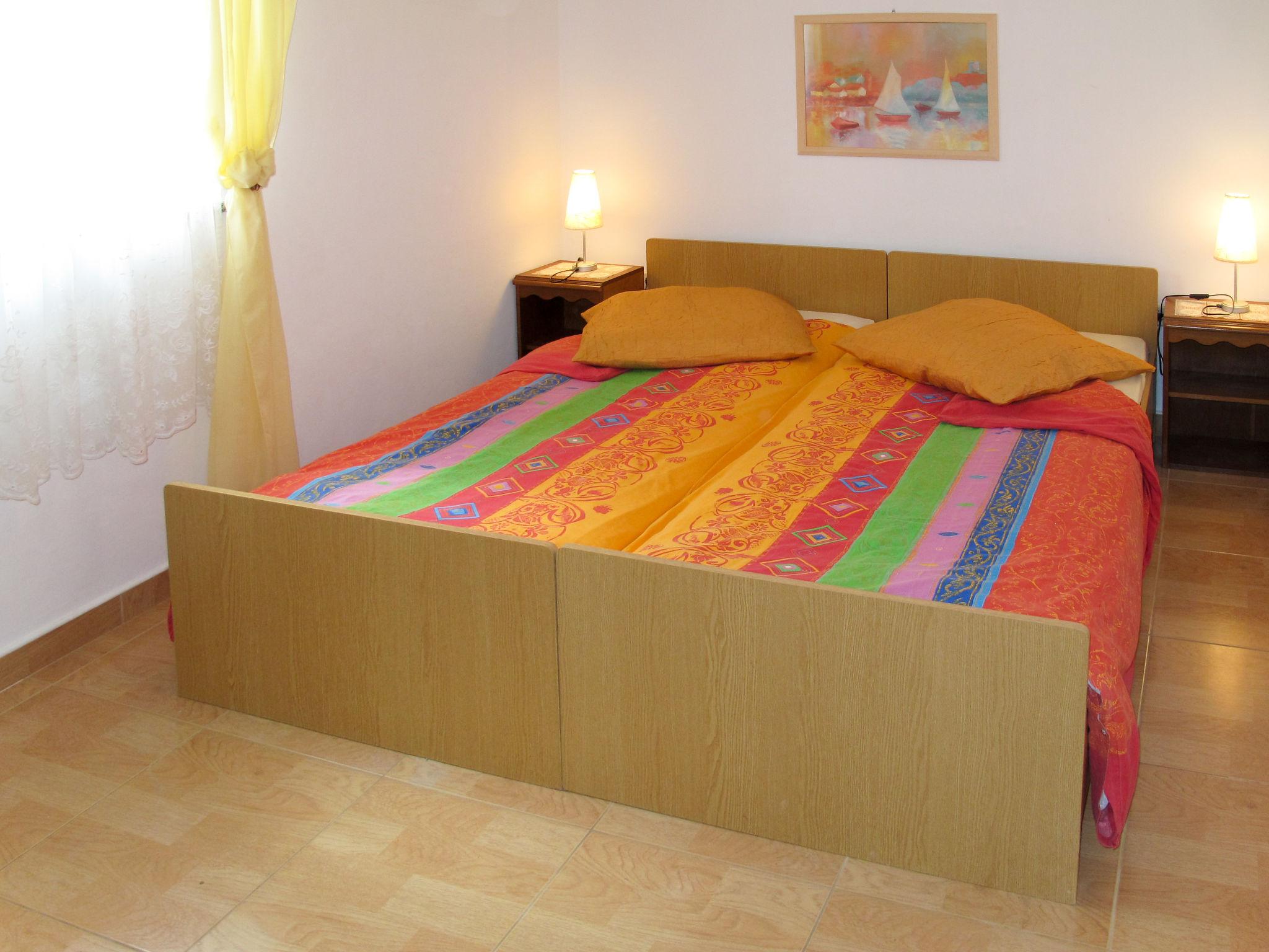 Foto 7 - Appartamento con 2 camere da letto a Raša con terrazza e vista mare