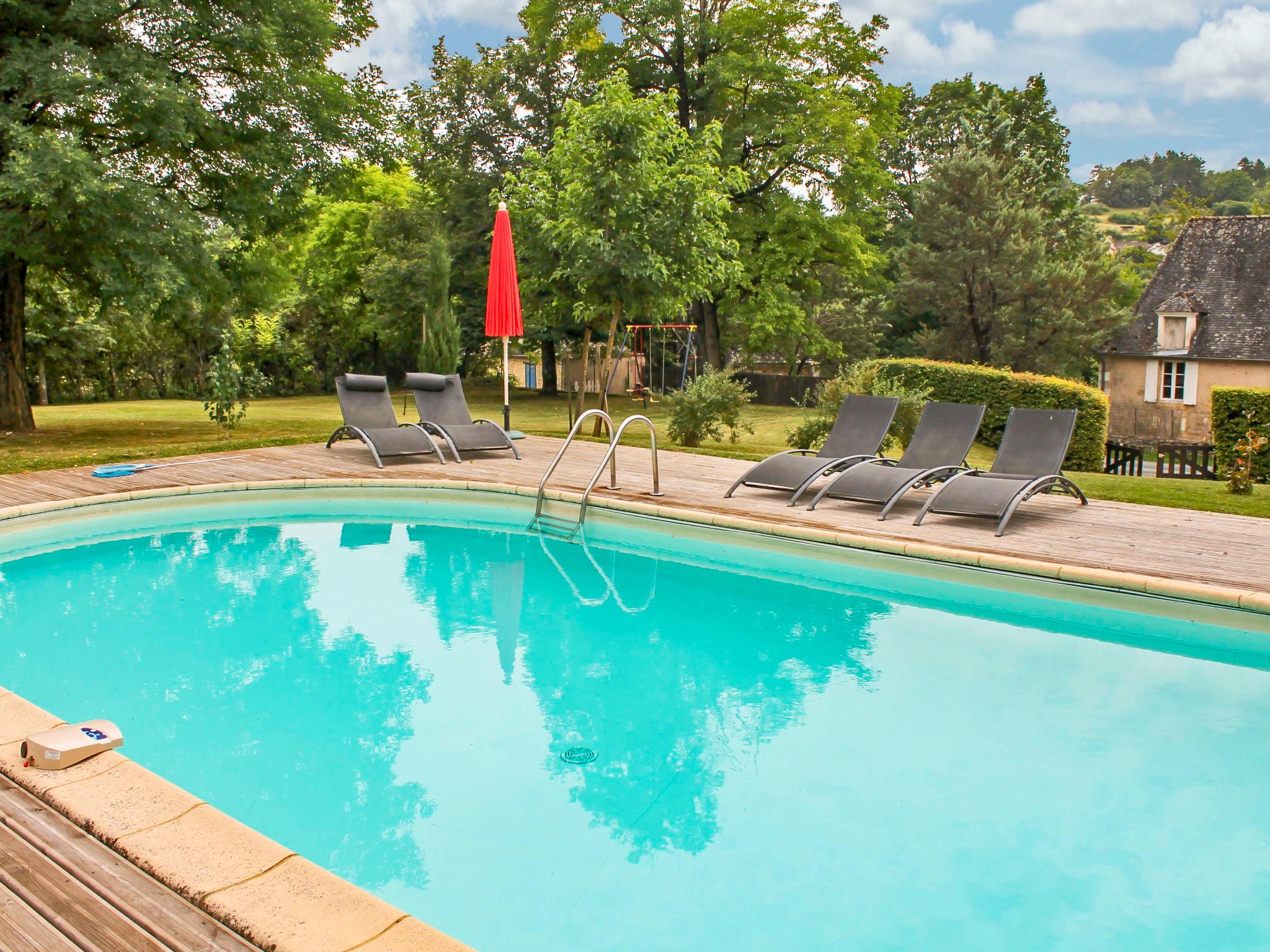 Photo 13 - Maison de 3 chambres à Coly-Saint-Amand avec piscine privée et jardin