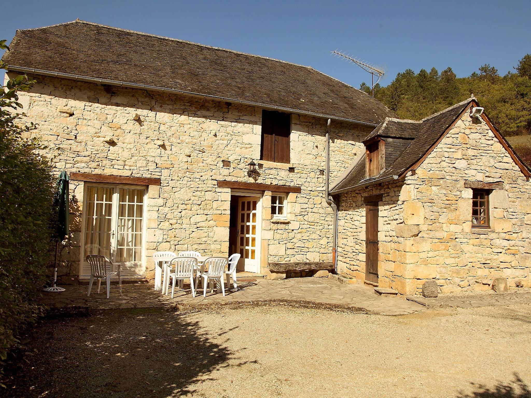 Foto 14 - Casa de 3 quartos em Coly-Saint-Amand com piscina privada e jardim