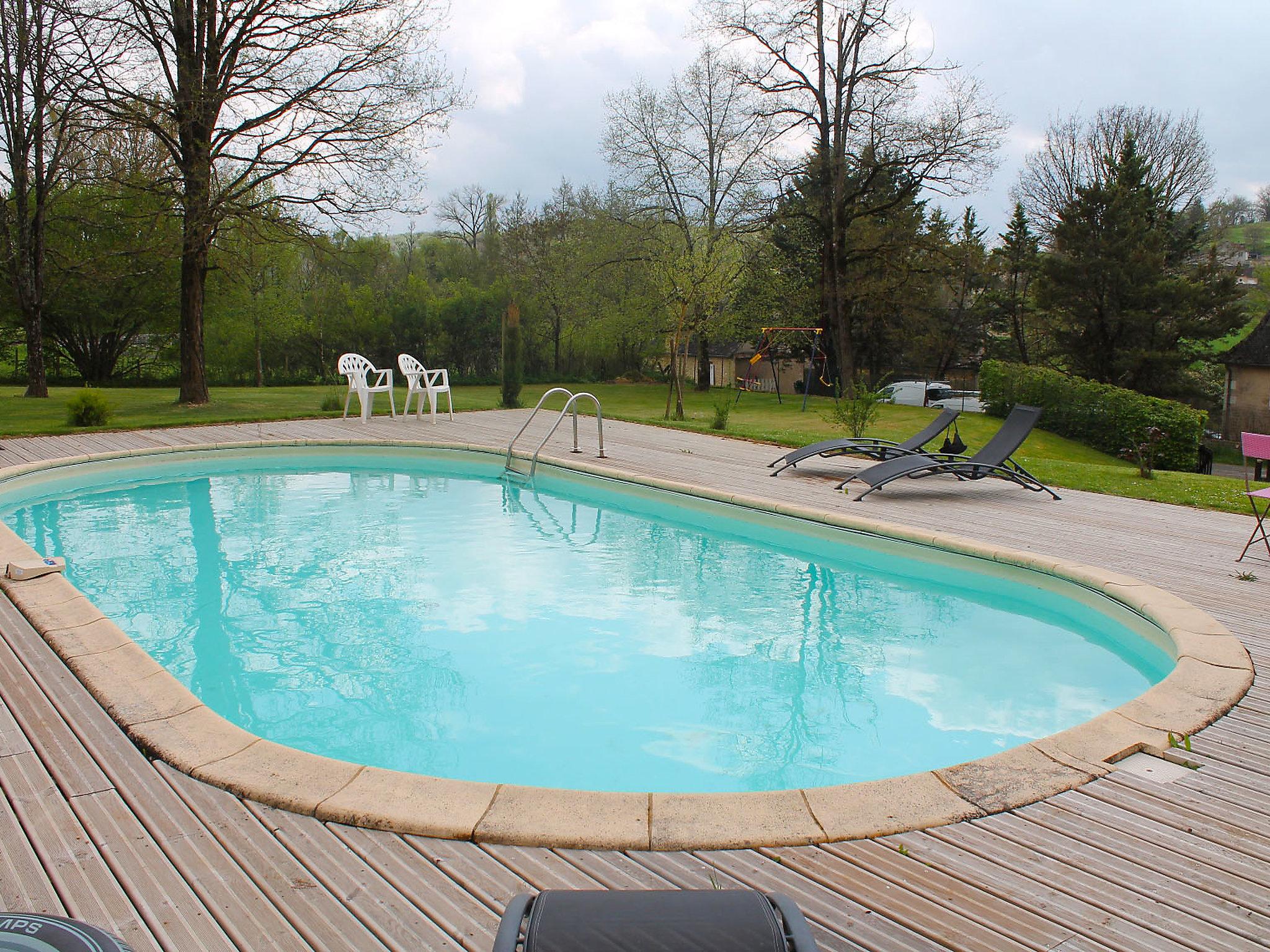 Foto 3 - Casa de 3 habitaciones en Coly-Saint-Amand con piscina privada y jardín