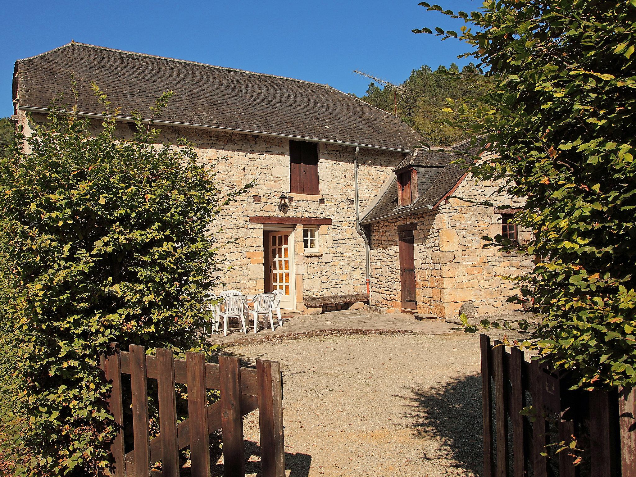 Photo 1 - Maison de 3 chambres à Coly-Saint-Amand avec piscine privée et jardin