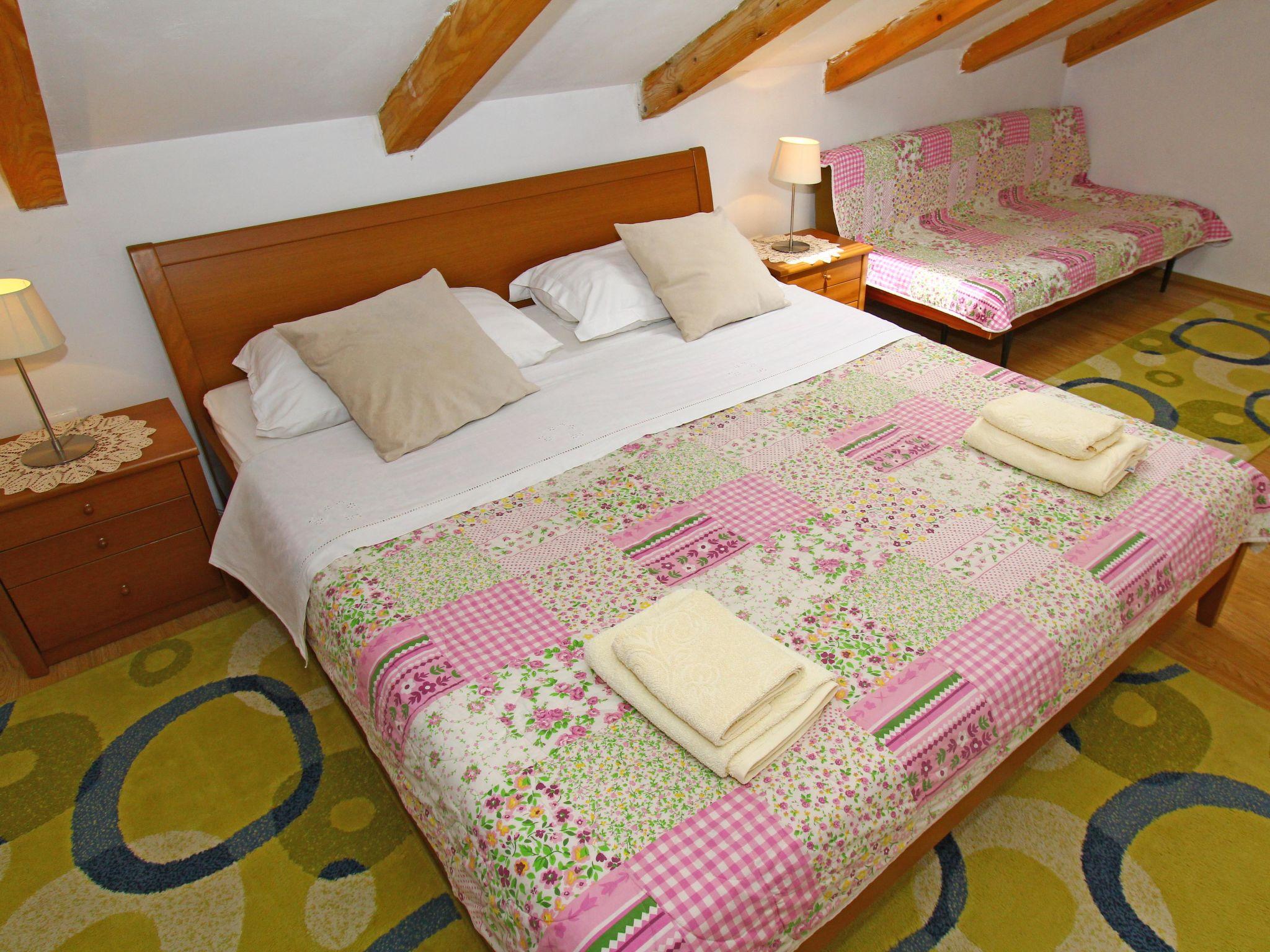 Foto 25 - Casa con 6 camere da letto a Sveti Filip i Jakov con piscina privata e vista mare