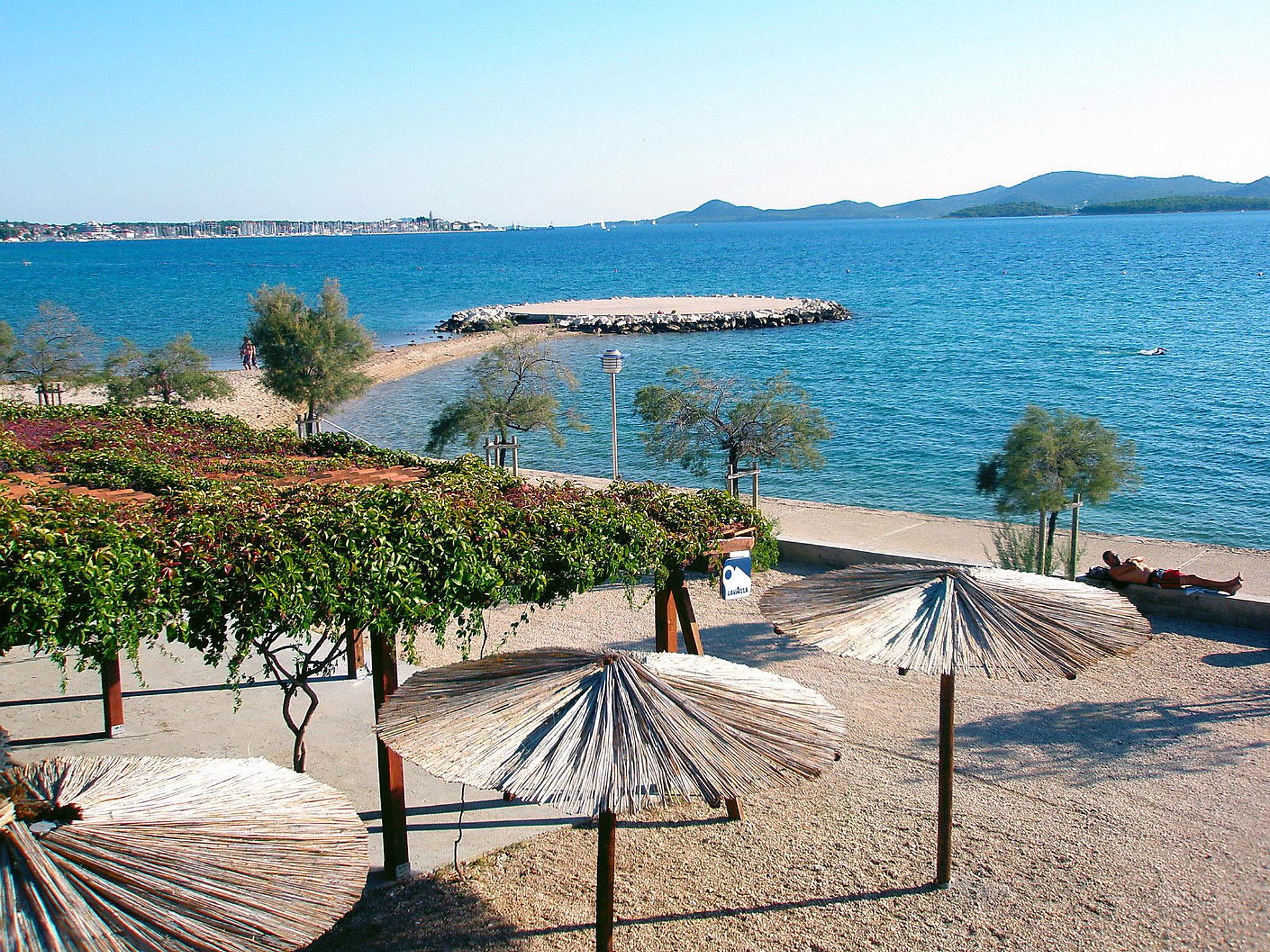 Foto 40 - Casa de 6 habitaciones en Sveti Filip i Jakov con piscina privada y vistas al mar