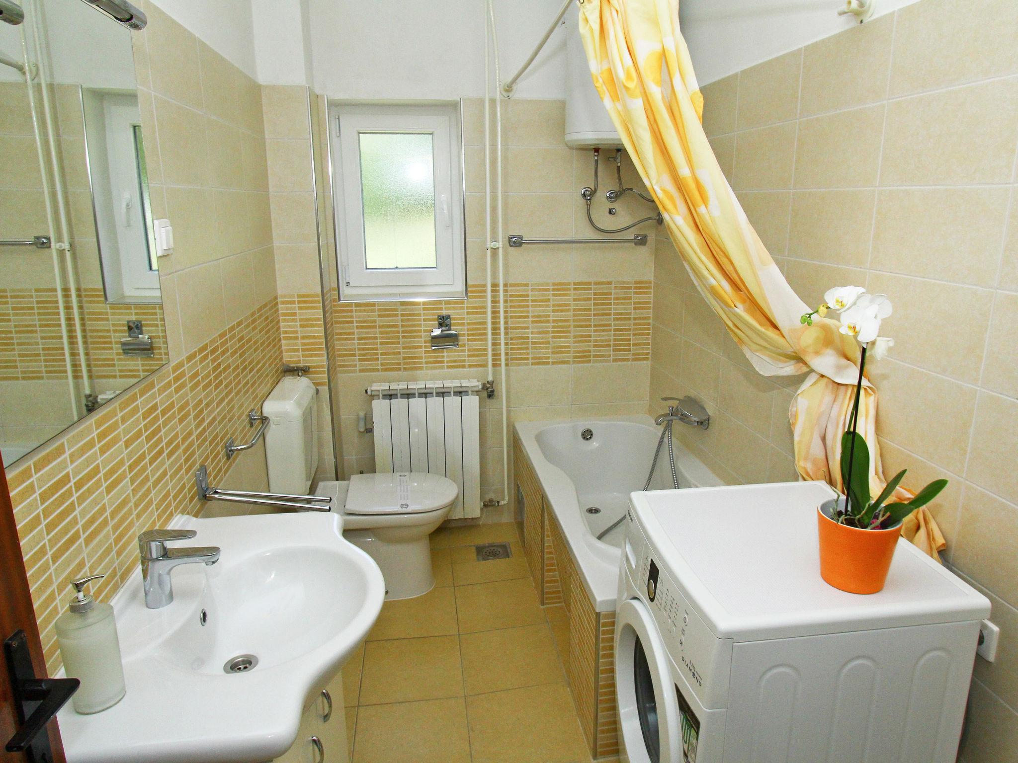 Photo 23 - 6 bedroom House in Sveti Filip i Jakov with private pool and sea view