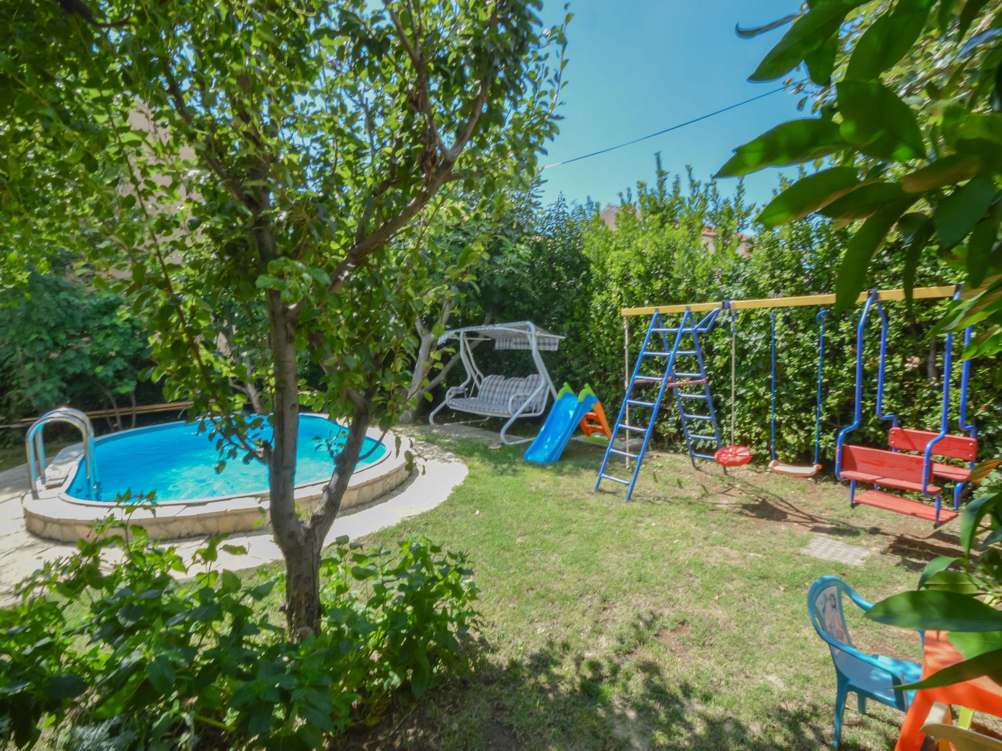 Foto 7 - Casa de 6 quartos em Sveti Filip i Jakov com piscina privada e vistas do mar