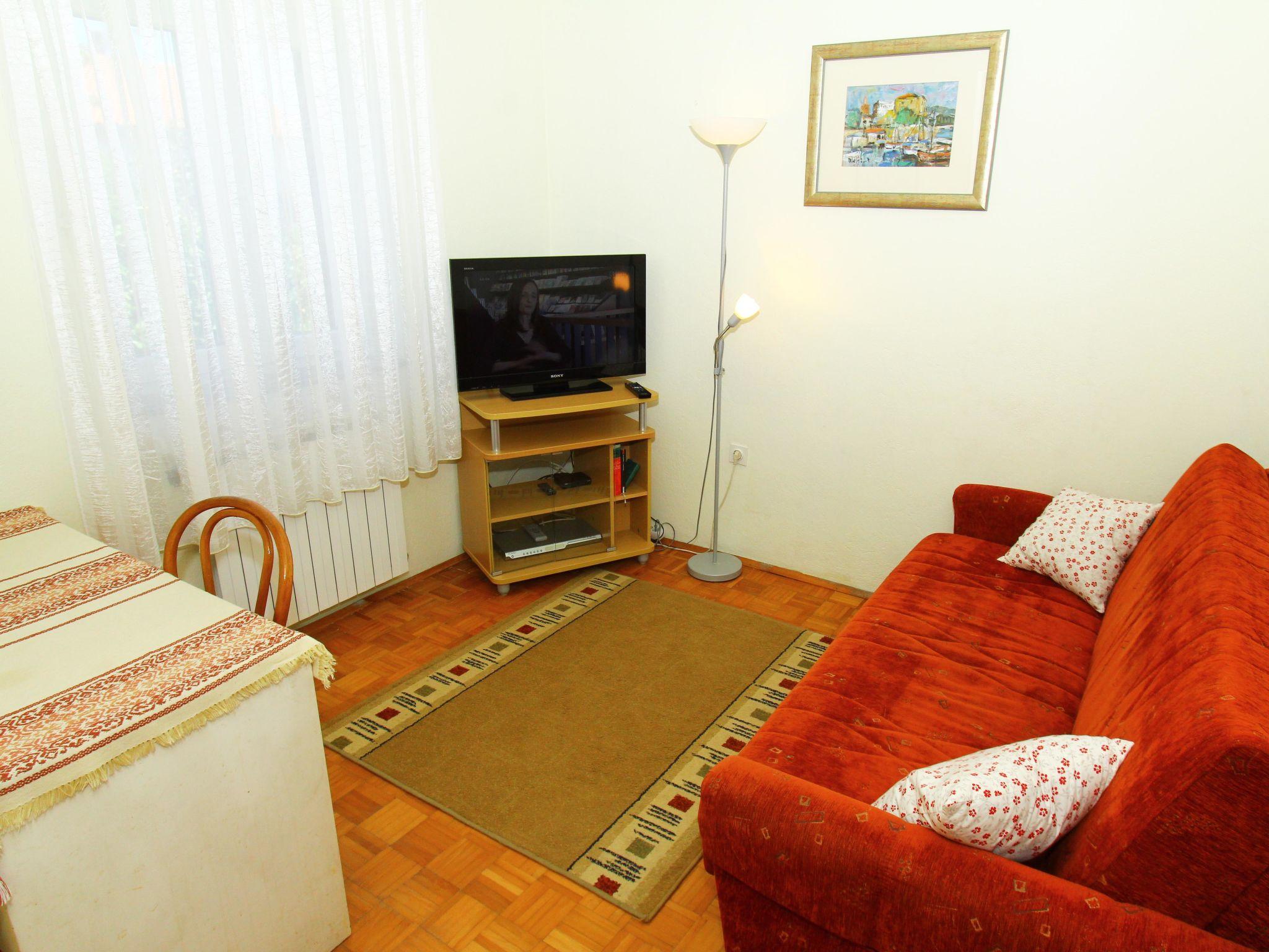 Photo 13 - 6 bedroom House in Sveti Filip i Jakov with private pool and garden