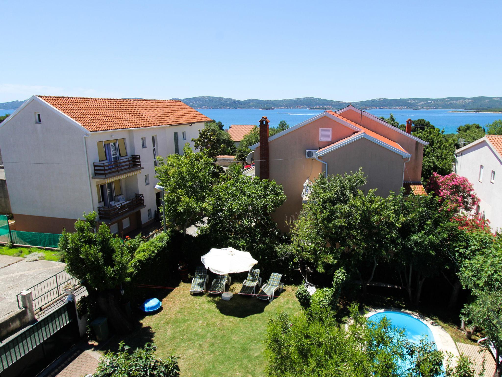 Foto 46 - Casa con 6 camere da letto a Sveti Filip i Jakov con piscina privata e vista mare