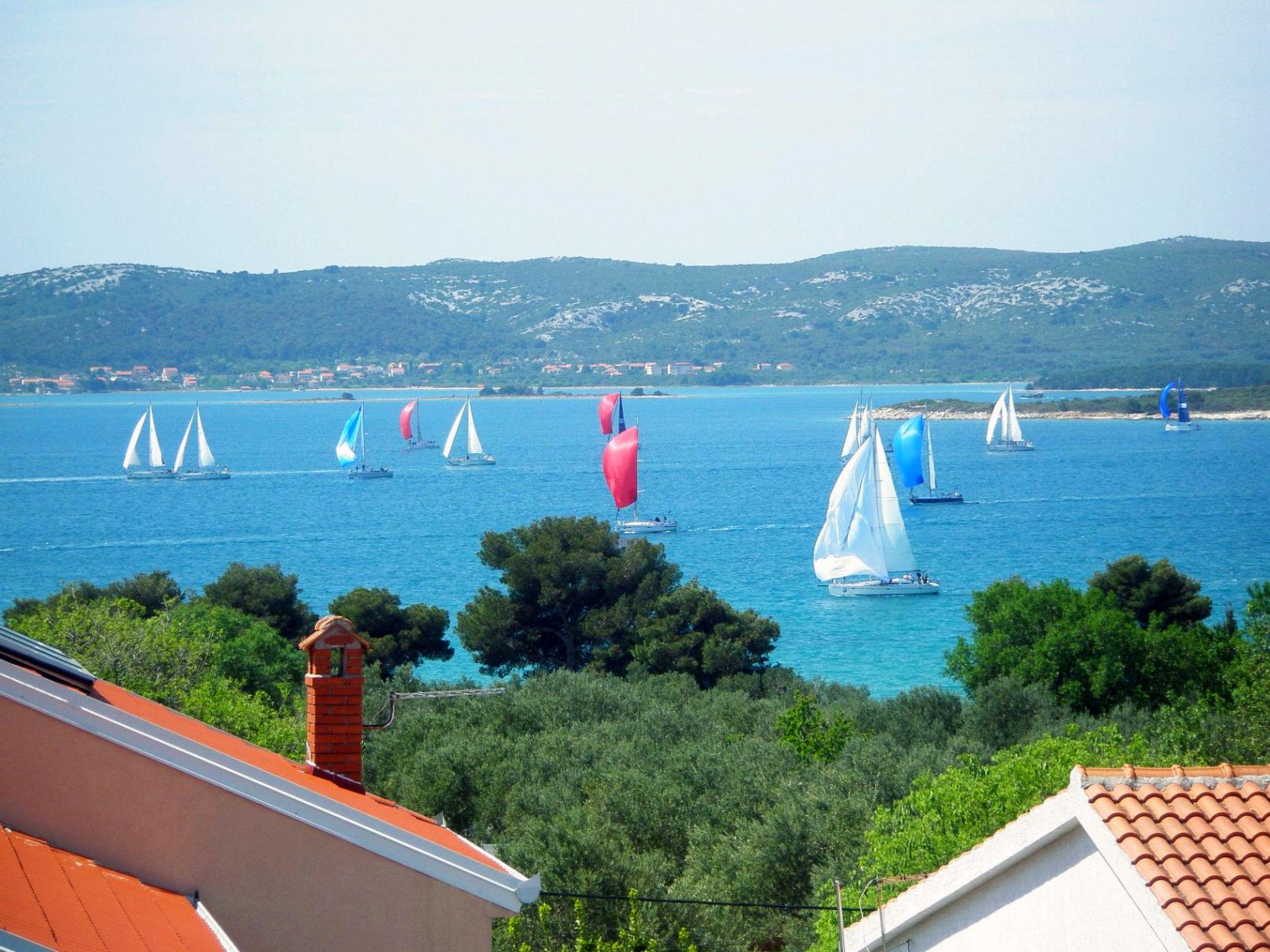 Foto 31 - Haus mit 6 Schlafzimmern in Sveti Filip i Jakov mit privater pool und blick aufs meer