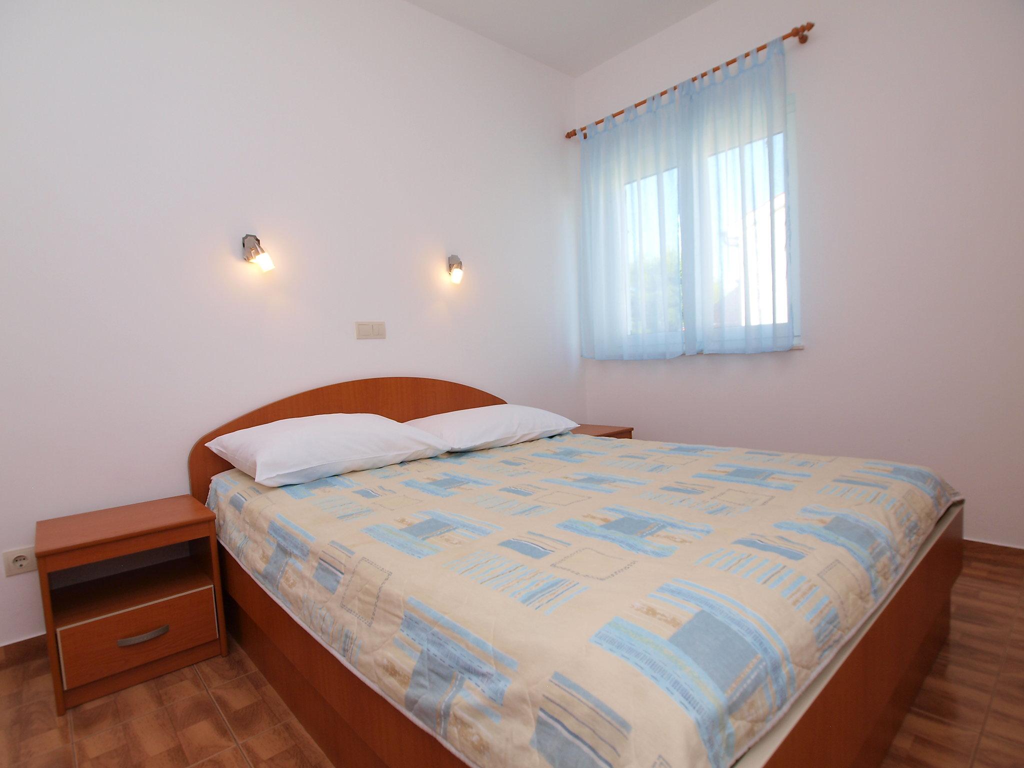 Foto 4 - Apartamento de 1 quarto em Vodice com vistas do mar