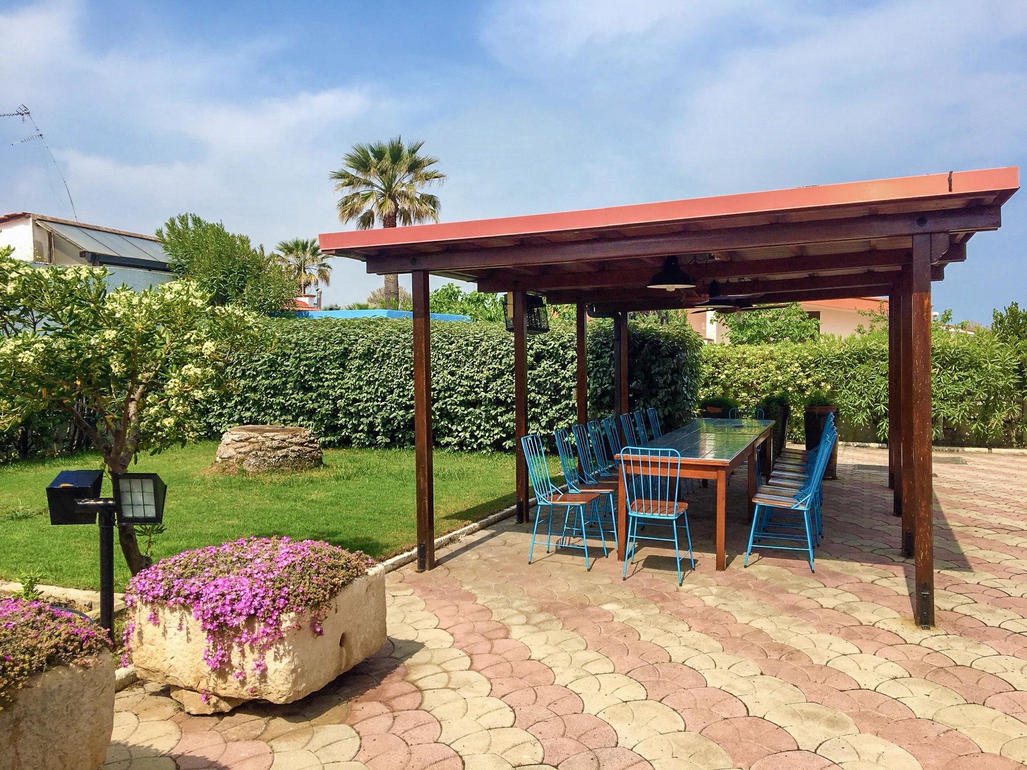 Foto 2 - Casa de 3 habitaciones en Barletta con jardín y vistas al mar