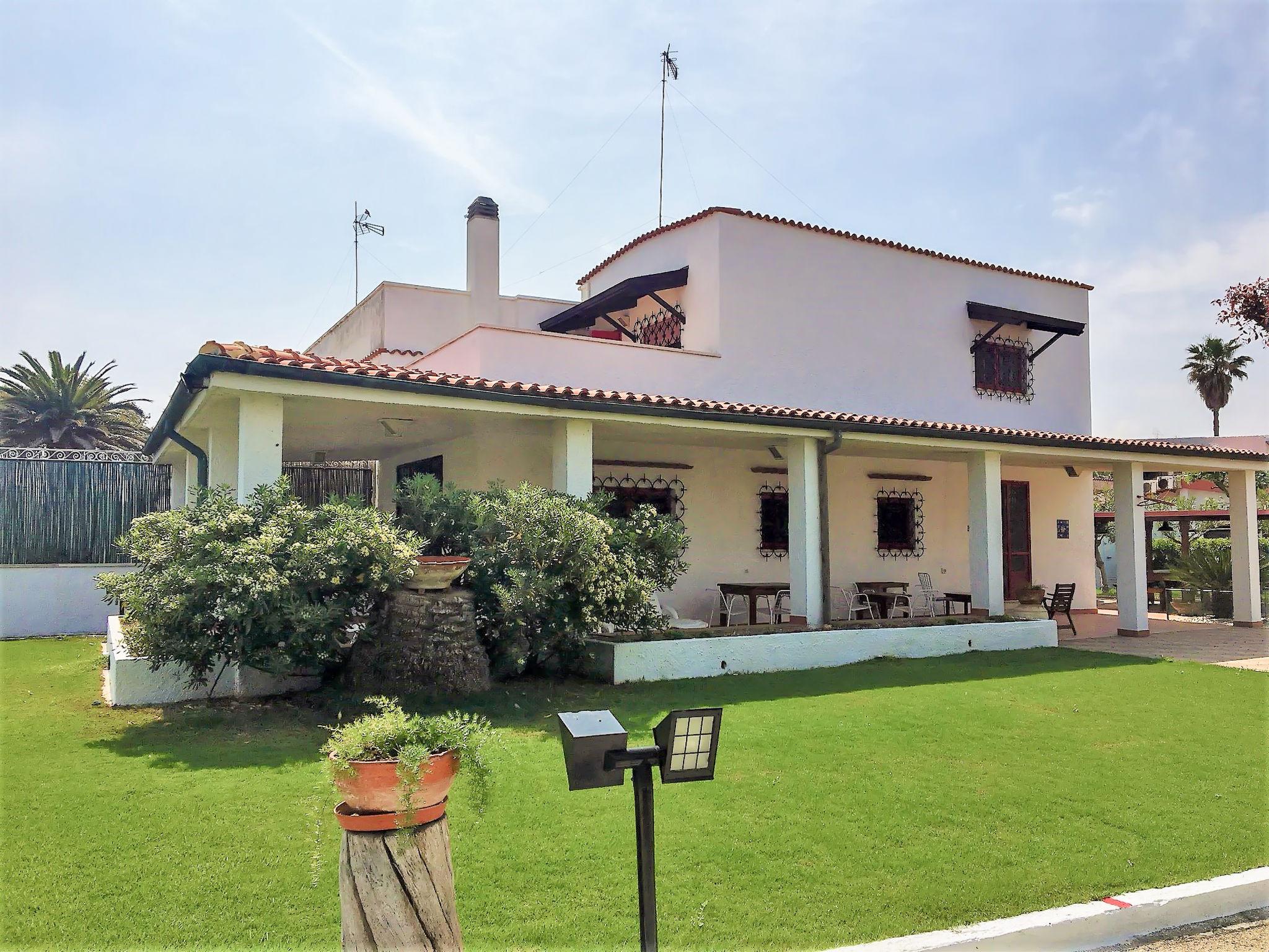 Photo 1 - Maison de 3 chambres à Barletta avec jardin et terrasse