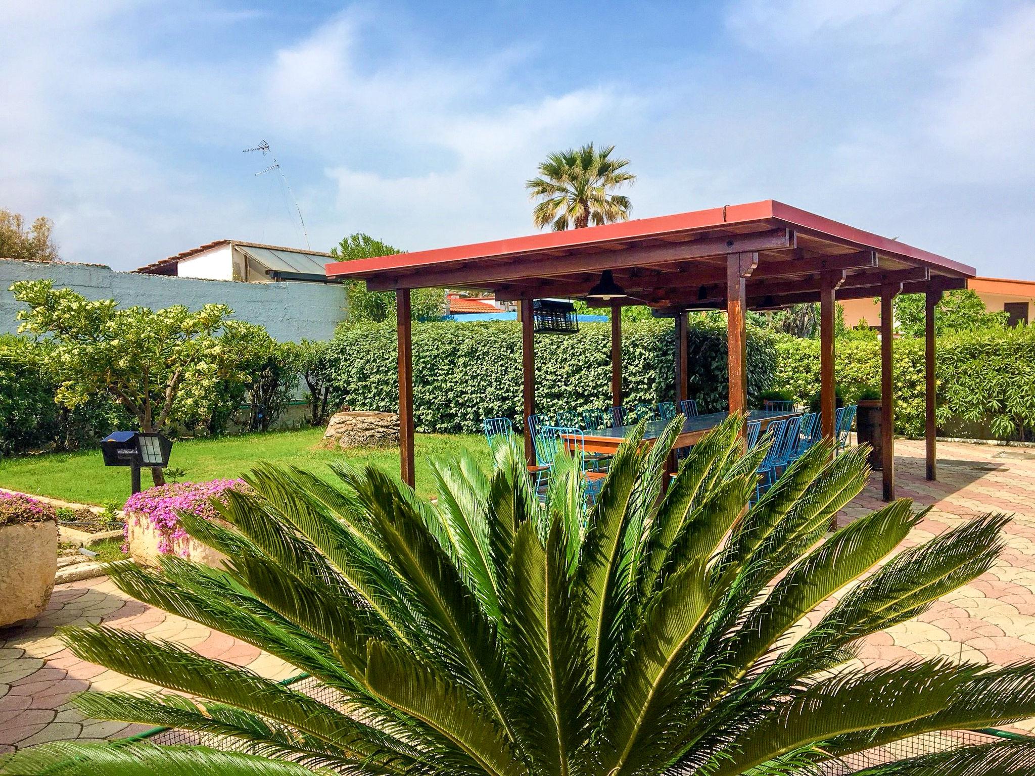 Photo 27 - Maison de 3 chambres à Barletta avec jardin et terrasse