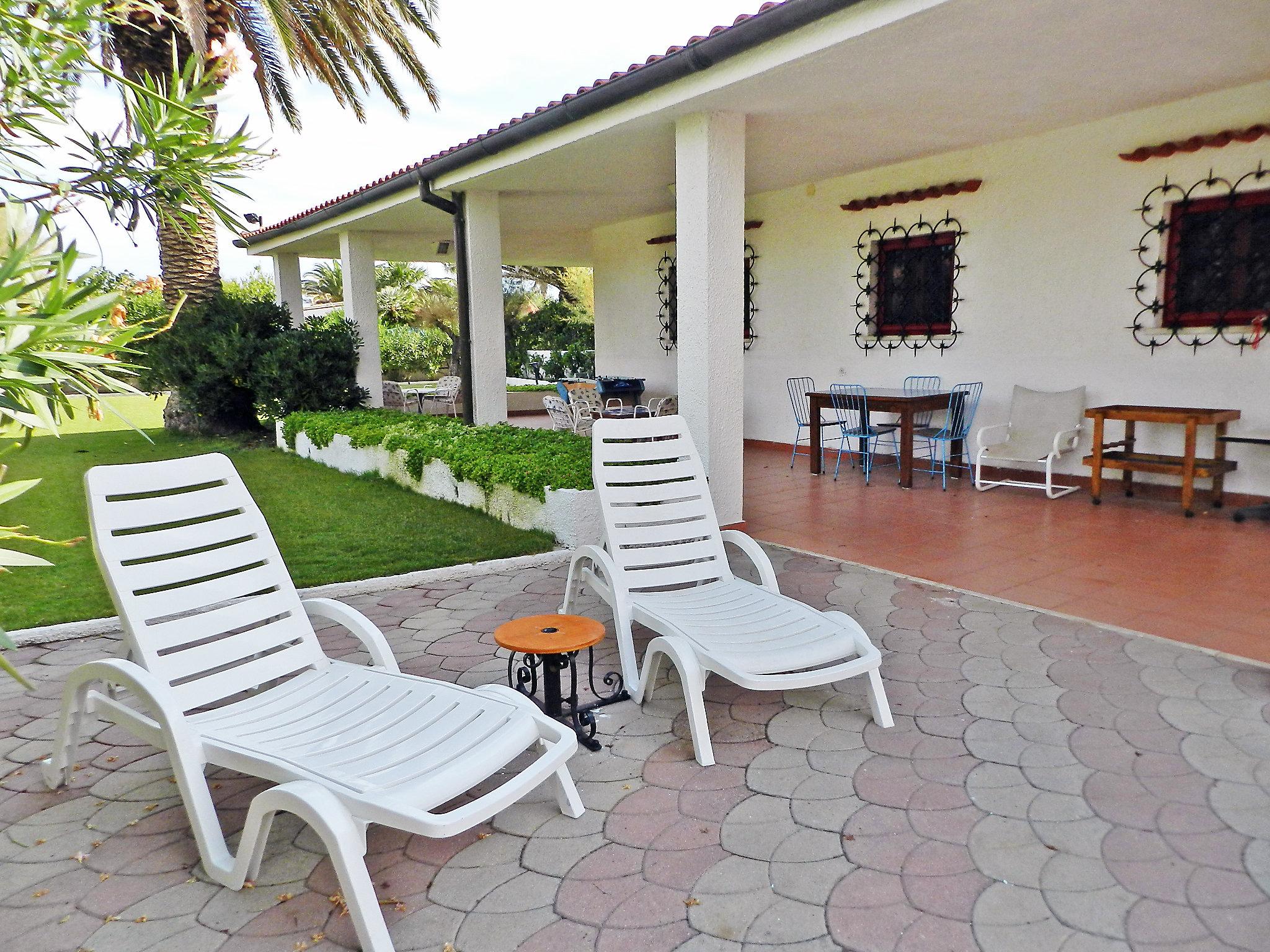 Foto 4 - Casa de 3 habitaciones en Barletta con jardín y vistas al mar