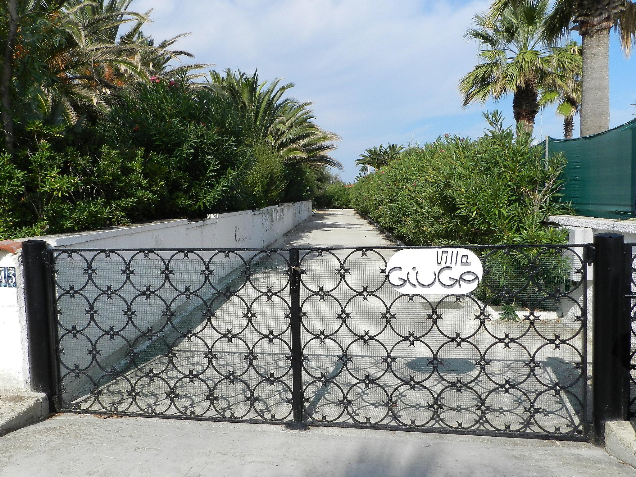 Photo 25 - Maison de 3 chambres à Barletta avec jardin et vues à la mer