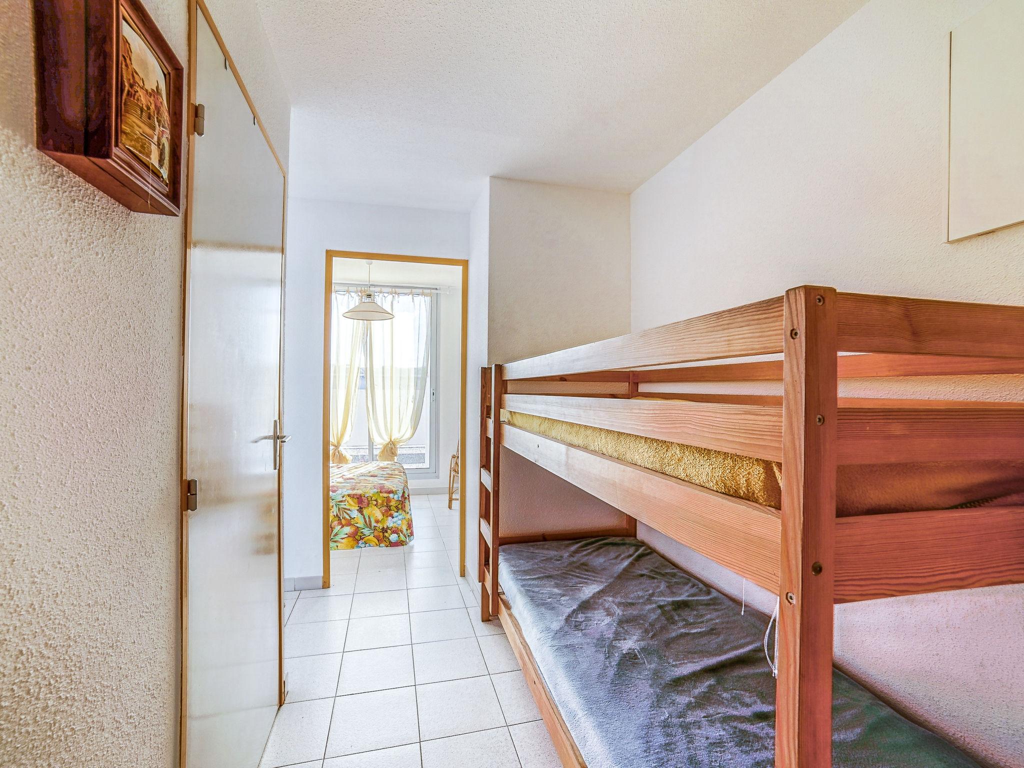 Foto 9 - Apartment mit 2 Schlafzimmern in Le Grau-du-Roi mit schwimmbad und blick aufs meer