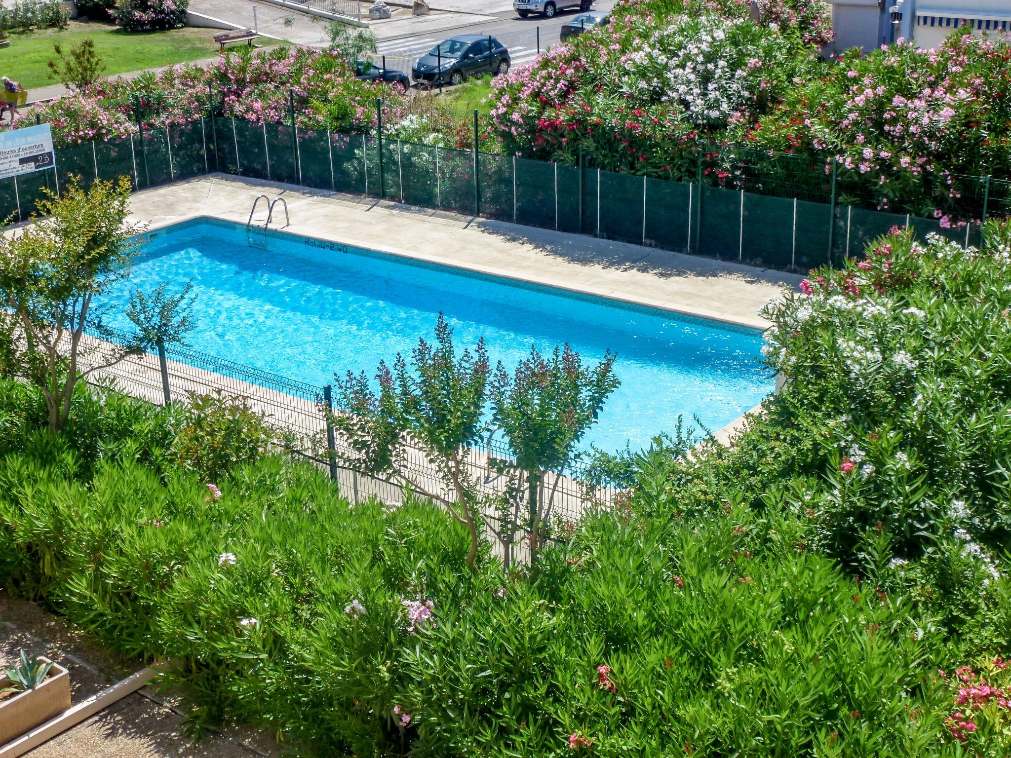 Foto 5 - Apartment mit 2 Schlafzimmern in Le Grau-du-Roi mit schwimmbad und blick aufs meer