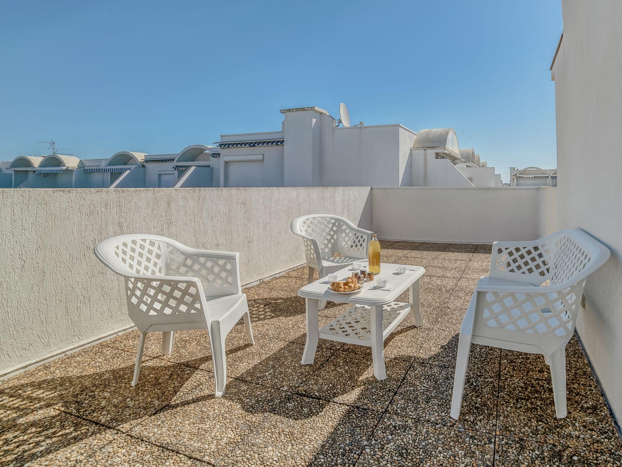 Photo 2 - Appartement de 2 chambres à Le Grau-du-Roi avec piscine et vues à la mer