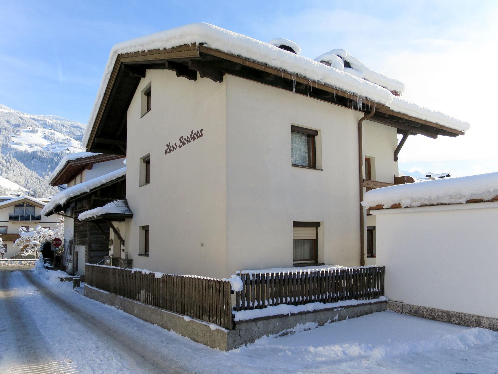 Foto 15 - Appartamento con 4 camere da letto a Aschau im Zillertal con vista sulle montagne