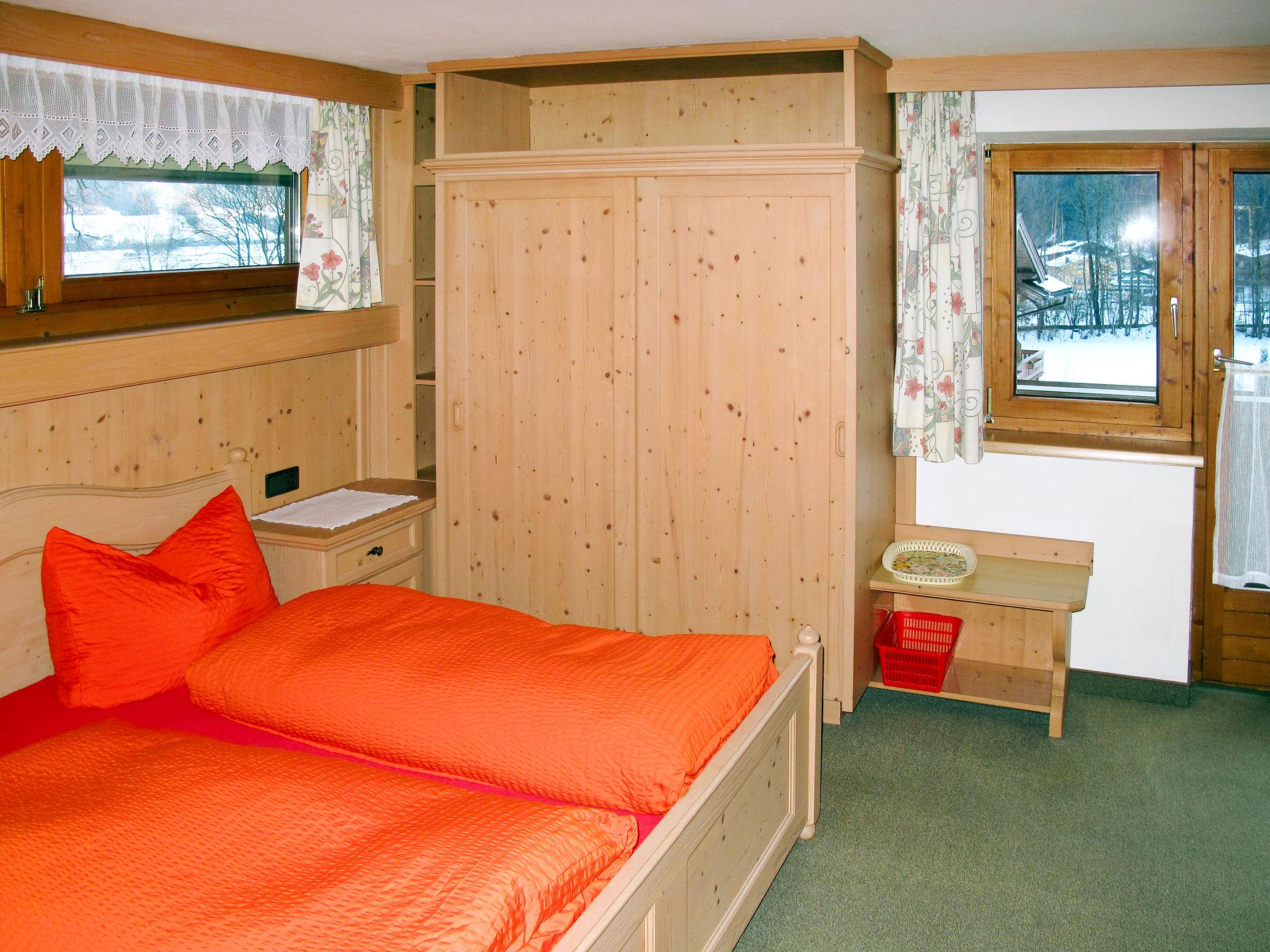 Foto 8 - Appartamento con 4 camere da letto a Aschau im Zillertal con vista sulle montagne