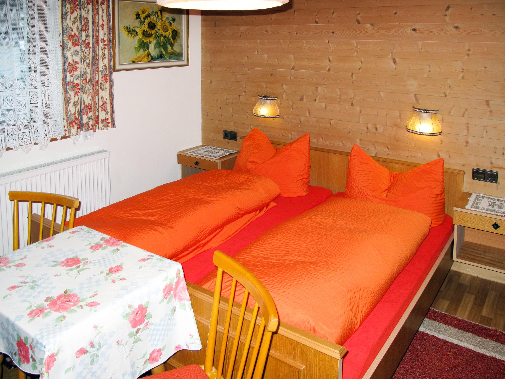 Foto 5 - Appartamento con 4 camere da letto a Aschau im Zillertal con vista sulle montagne