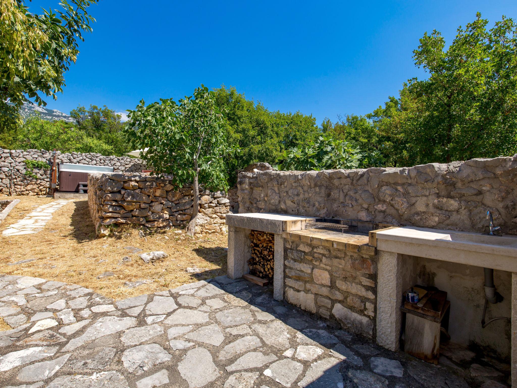 Photo 26 - Maison de 2 chambres à Senj avec terrasse et vues à la mer