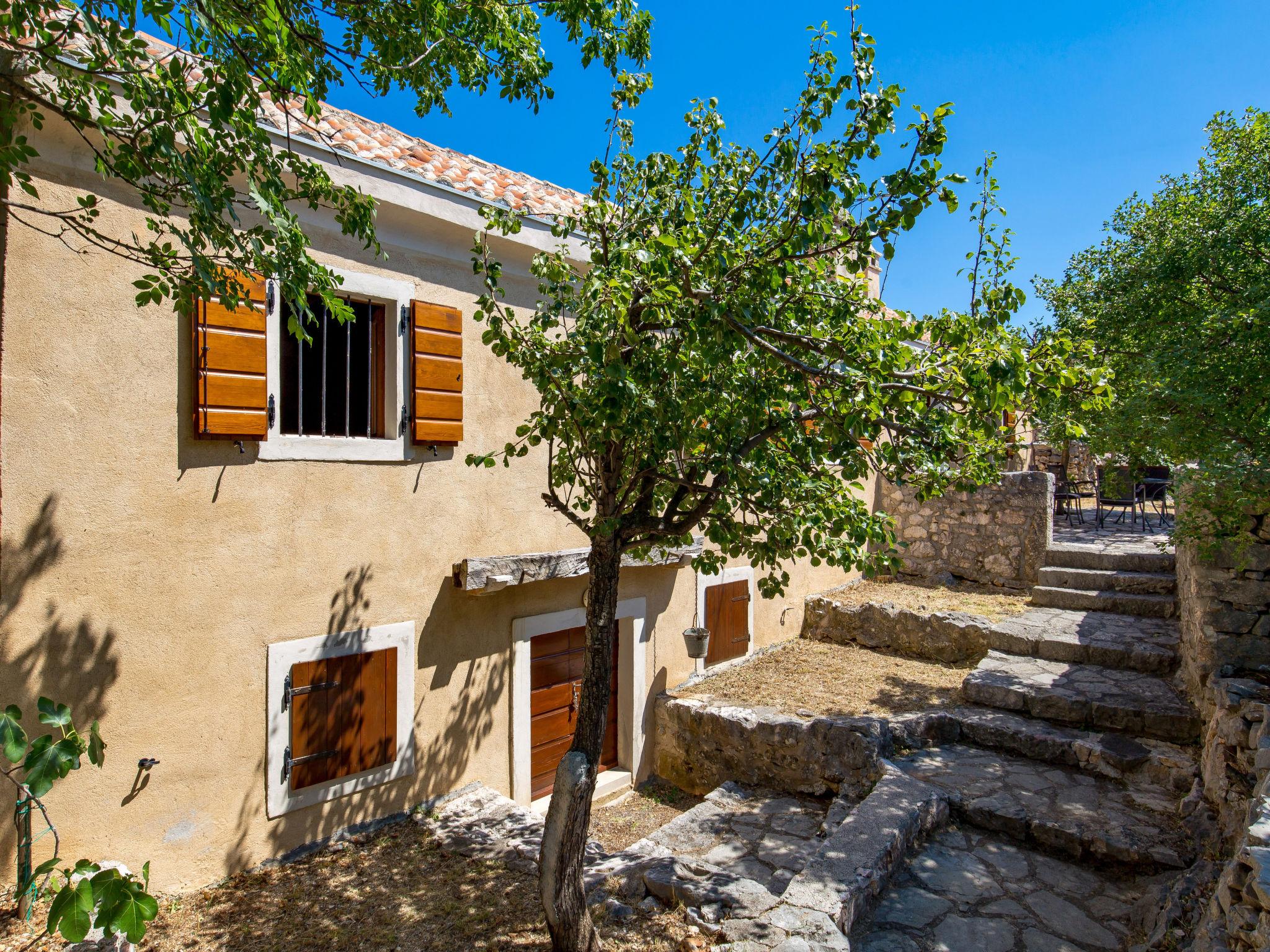 Photo 28 - Maison de 2 chambres à Senj avec jardin et terrasse