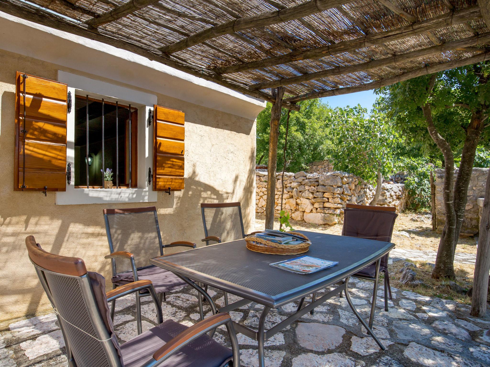 Photo 3 - Maison de 2 chambres à Senj avec terrasse et vues à la mer