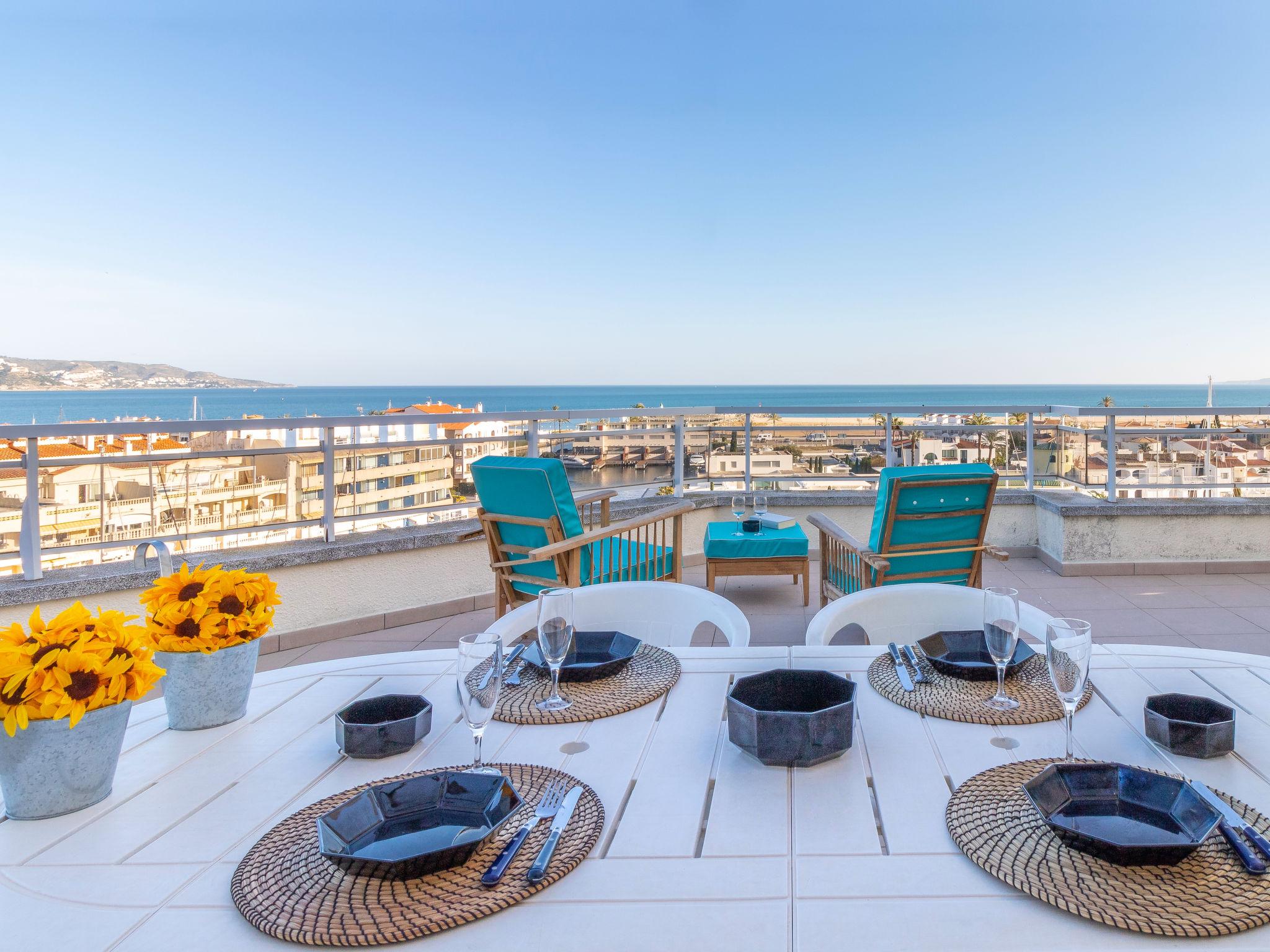 Photo 1 - 2 bedroom Apartment in Castelló d'Empúries with terrace and sea view