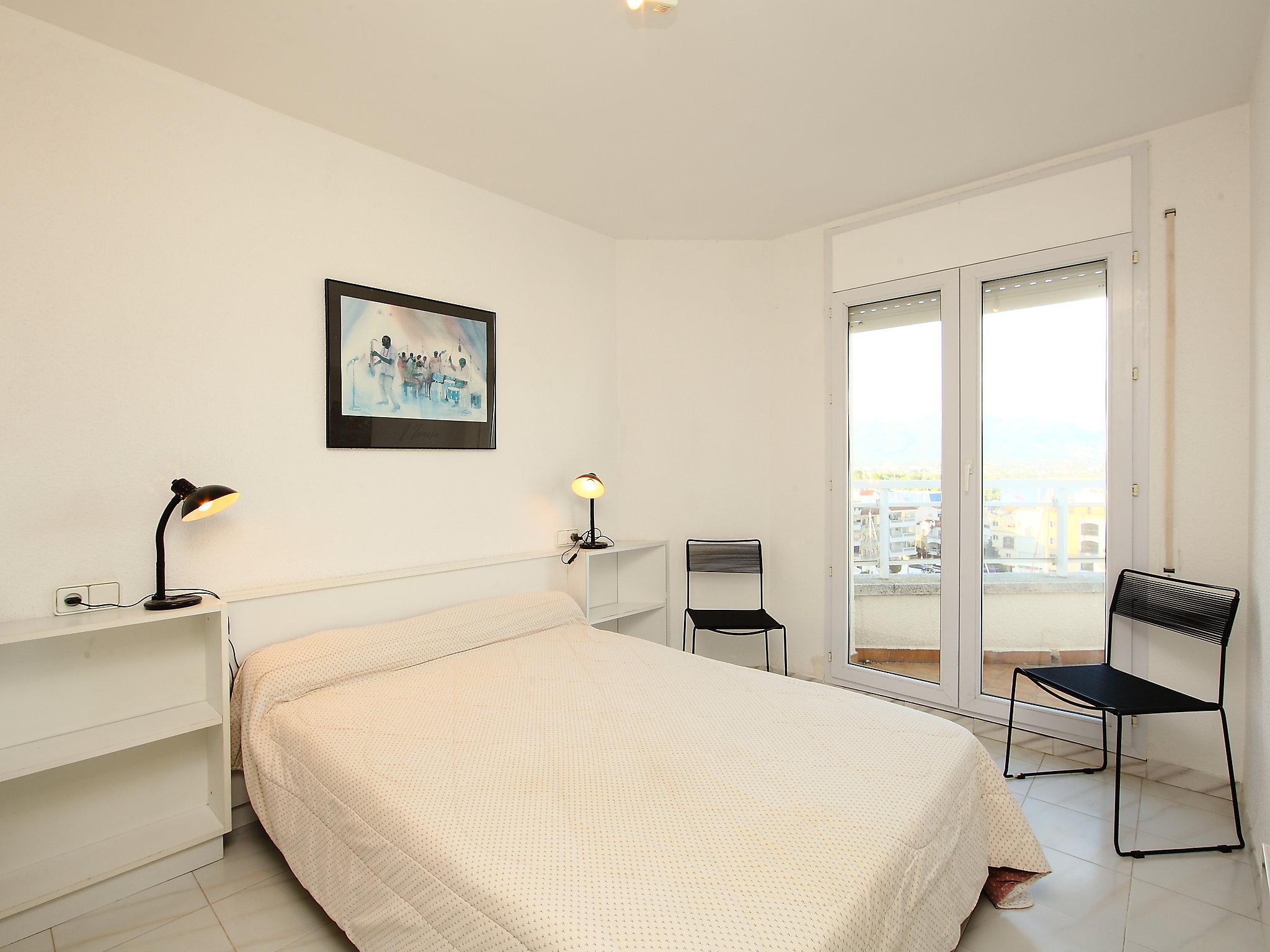 Photo 10 - 2 bedroom Apartment in Castelló d'Empúries with terrace and sea view