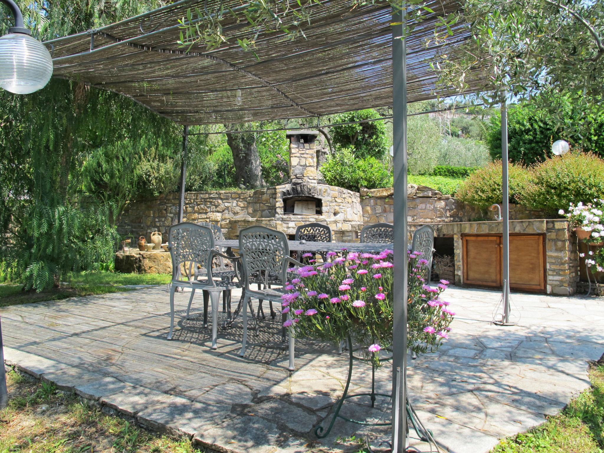 Foto 5 - Casa de 7 habitaciones en Diano Castello con piscina privada y jardín