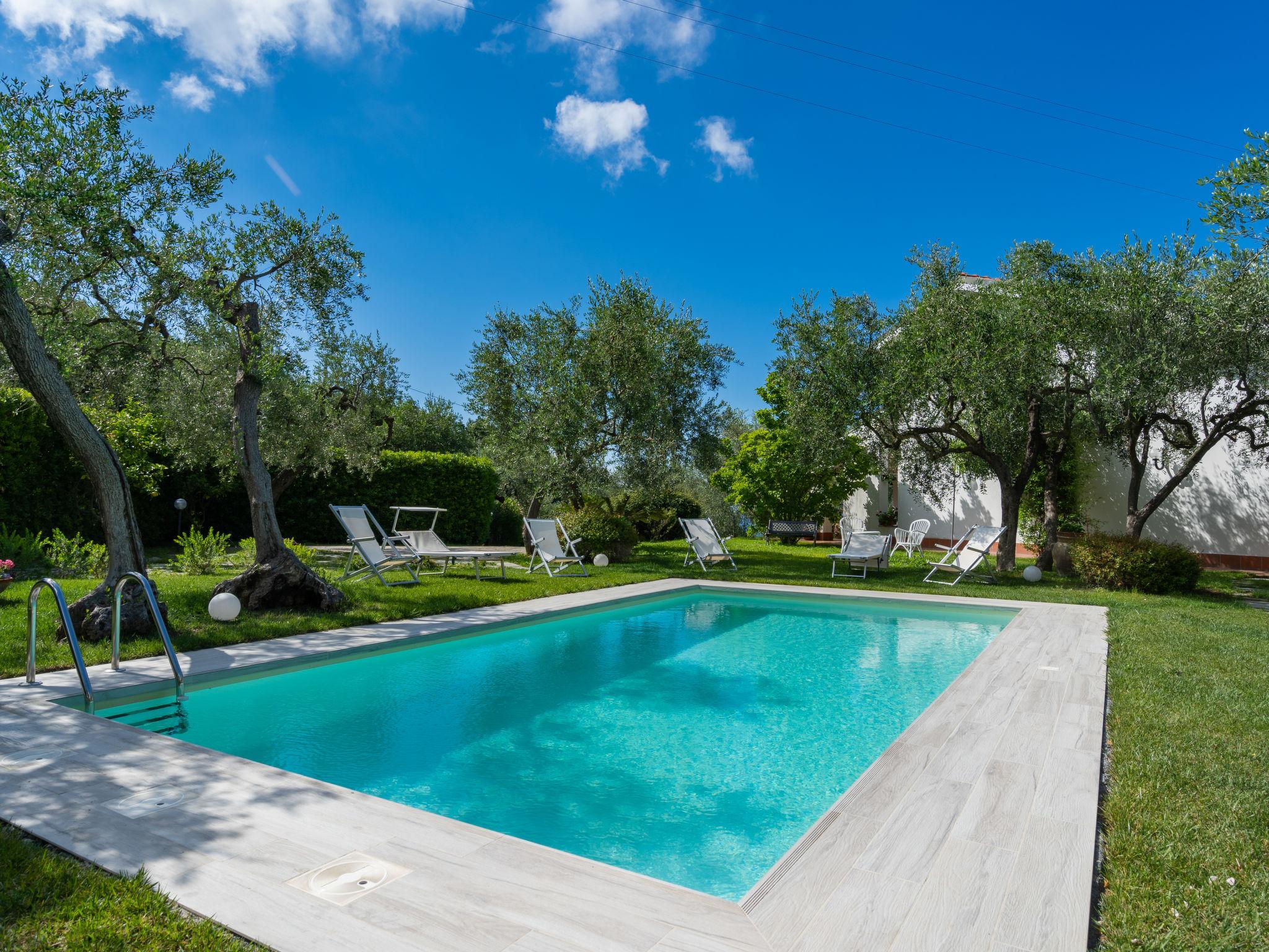 Foto 22 - Apartamento de 3 habitaciones en Diano Castello con piscina privada y vistas al mar