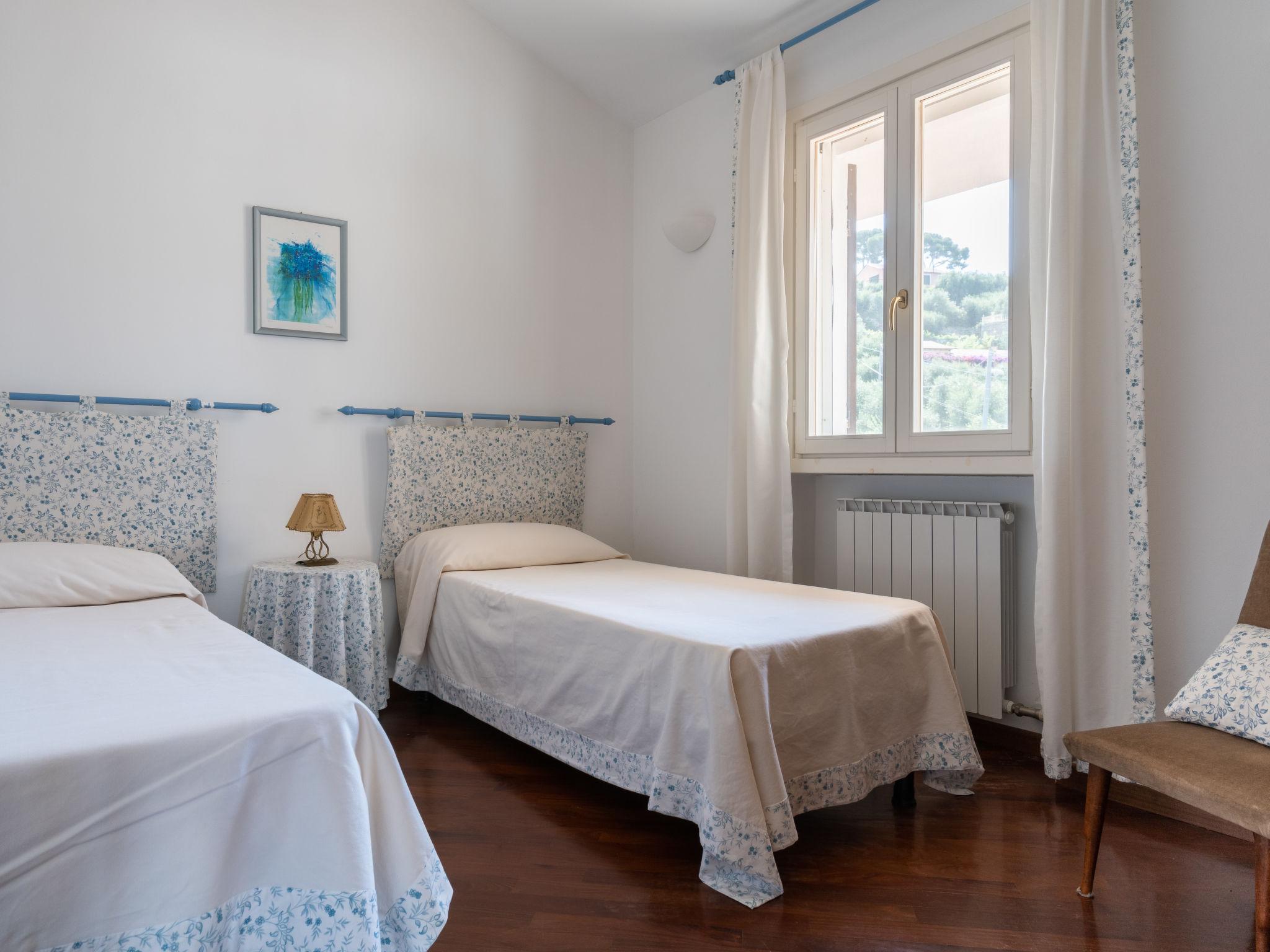 Foto 18 - Appartamento con 4 camere da letto a Diano Castello con piscina privata e vista mare