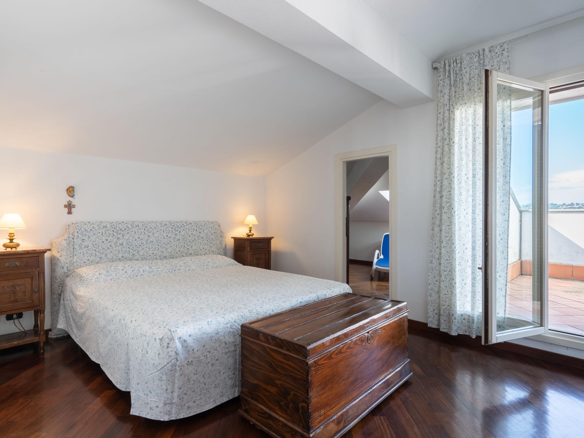 Foto 15 - Appartamento con 4 camere da letto a Diano Castello con piscina privata e vista mare