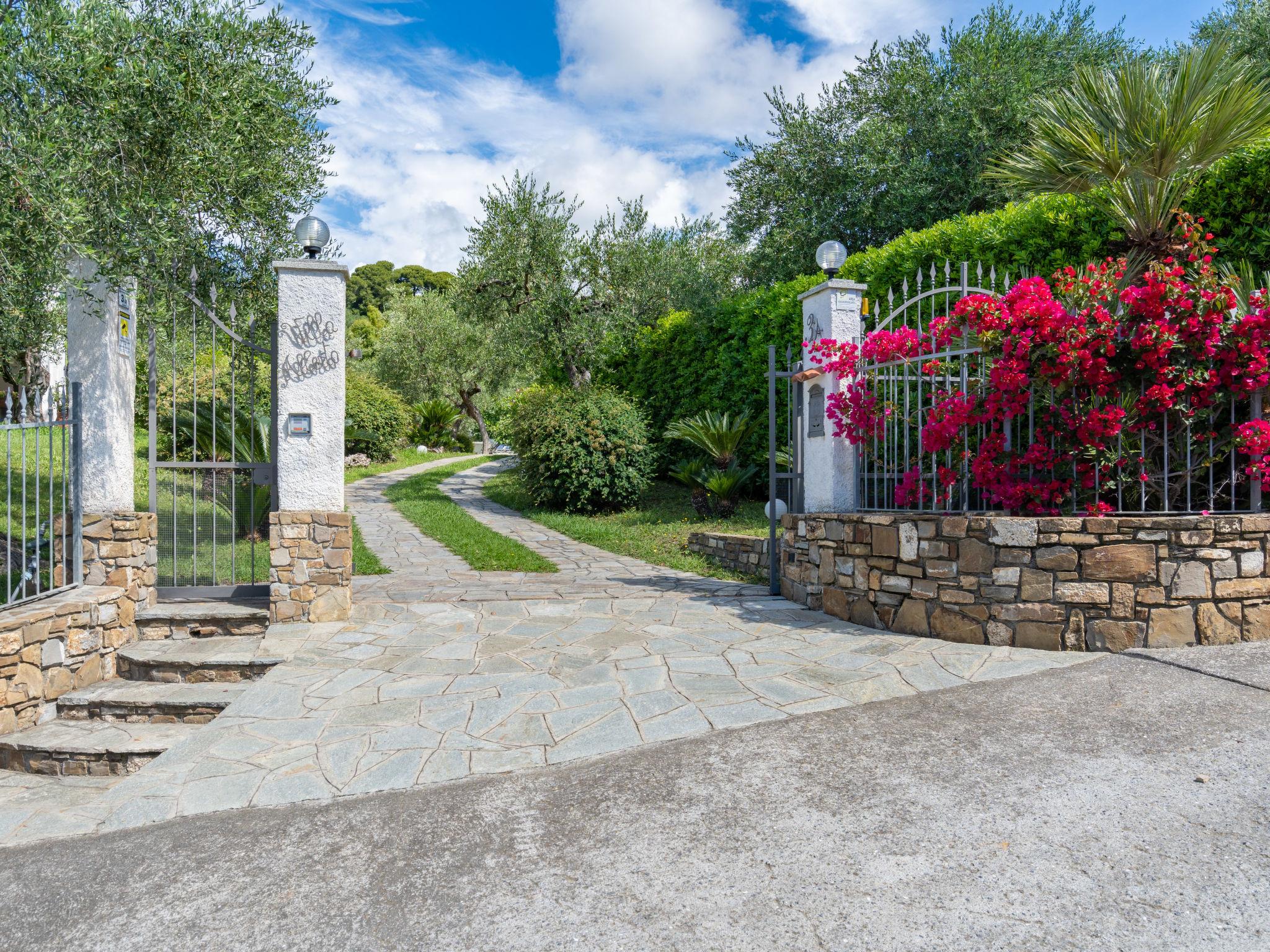 Photo 27 - Maison de 7 chambres à Diano Castello avec piscine privée et jardin