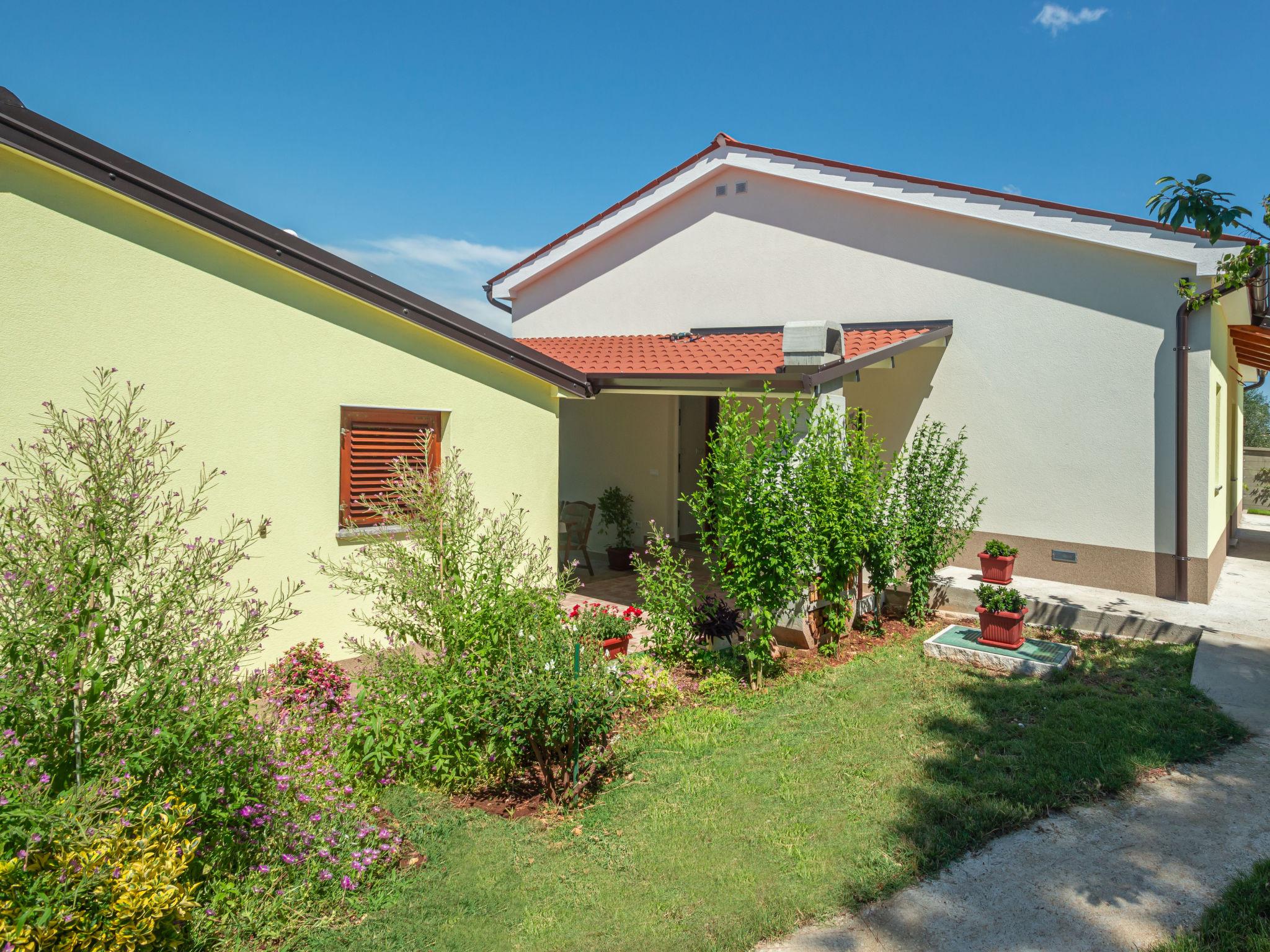 Foto 1 - Casa de 1 habitación en Fažana con jardín y terraza