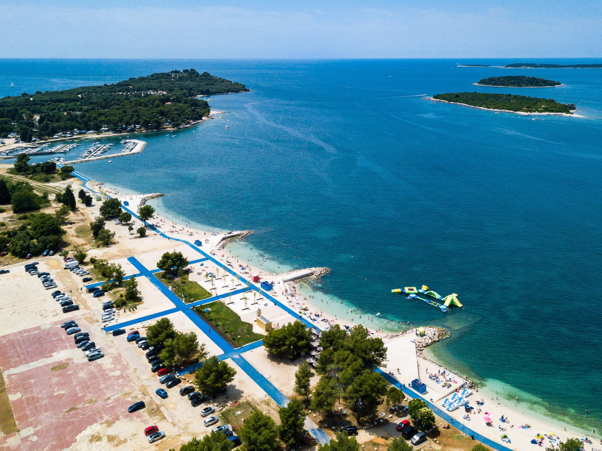 Foto 58 - Casa de 7 quartos em Pula com piscina privada e vistas do mar