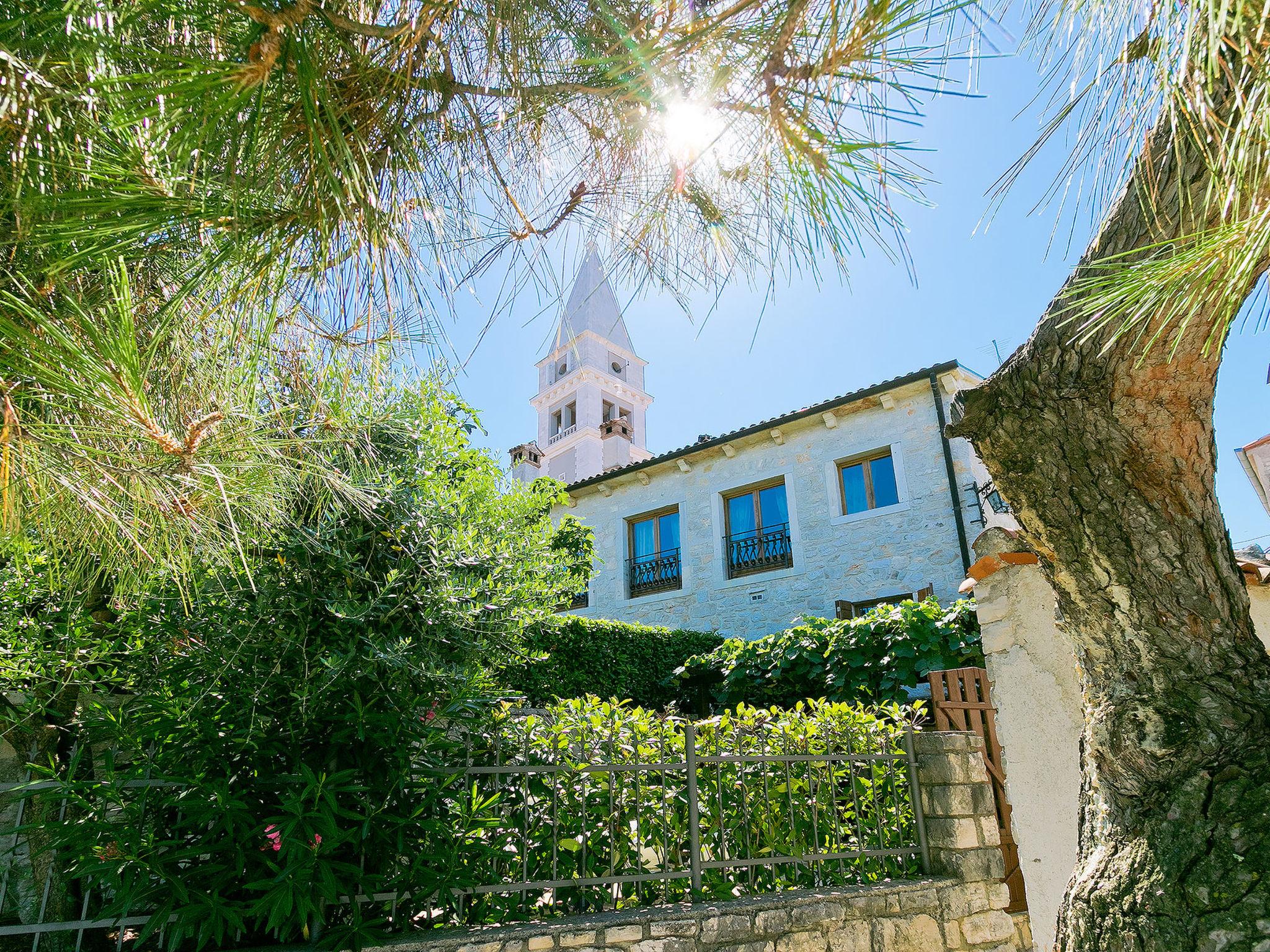 Photo 24 - Maison de 2 chambres à Vrsar avec vues à la mer