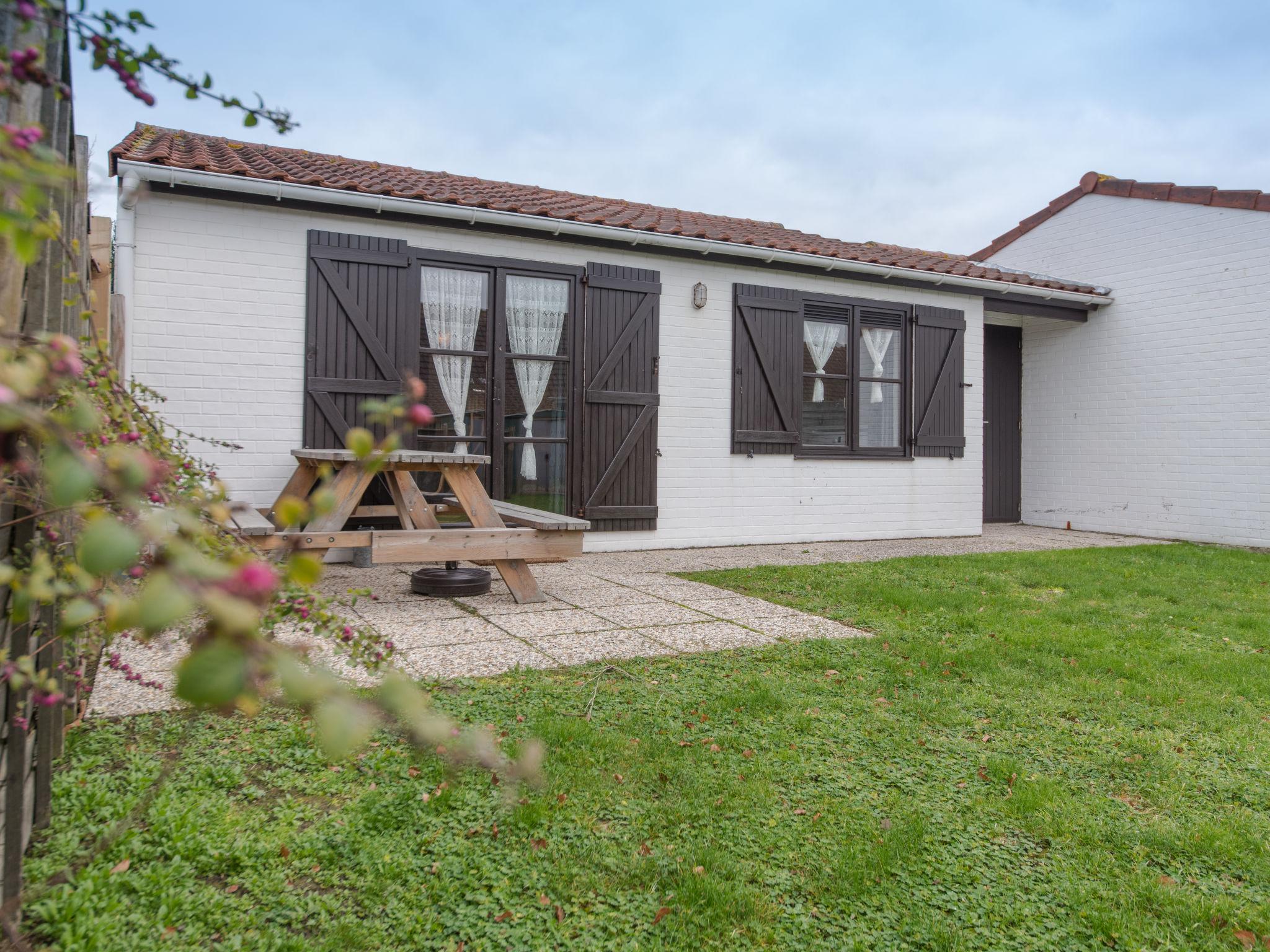 Foto 1 - Casa con 2 camere da letto a De Haan con piscina e giardino