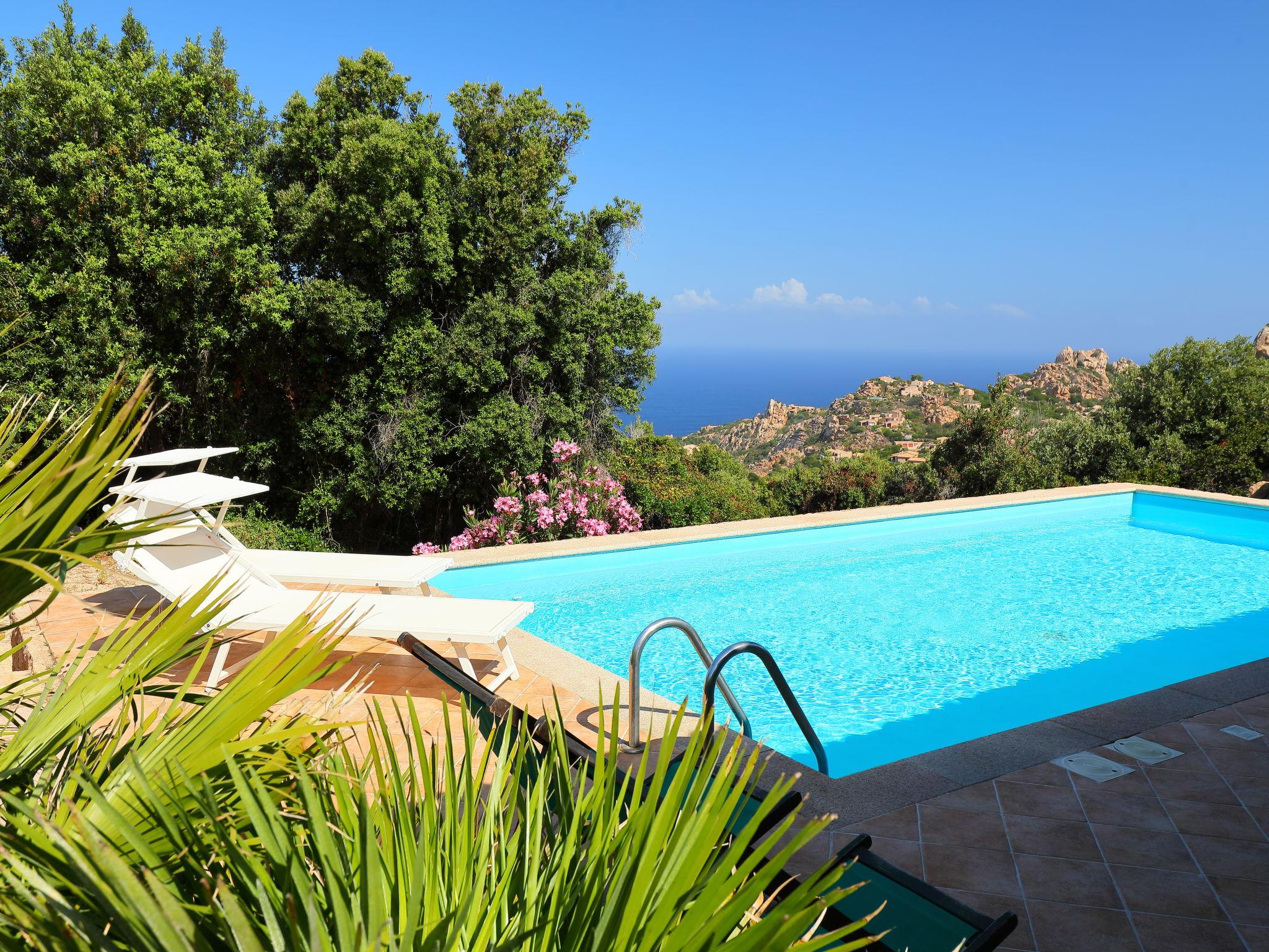 Photo 3 - Maison de 6 chambres à Trinità d'Agultu e Vignola avec piscine privée et vues à la mer