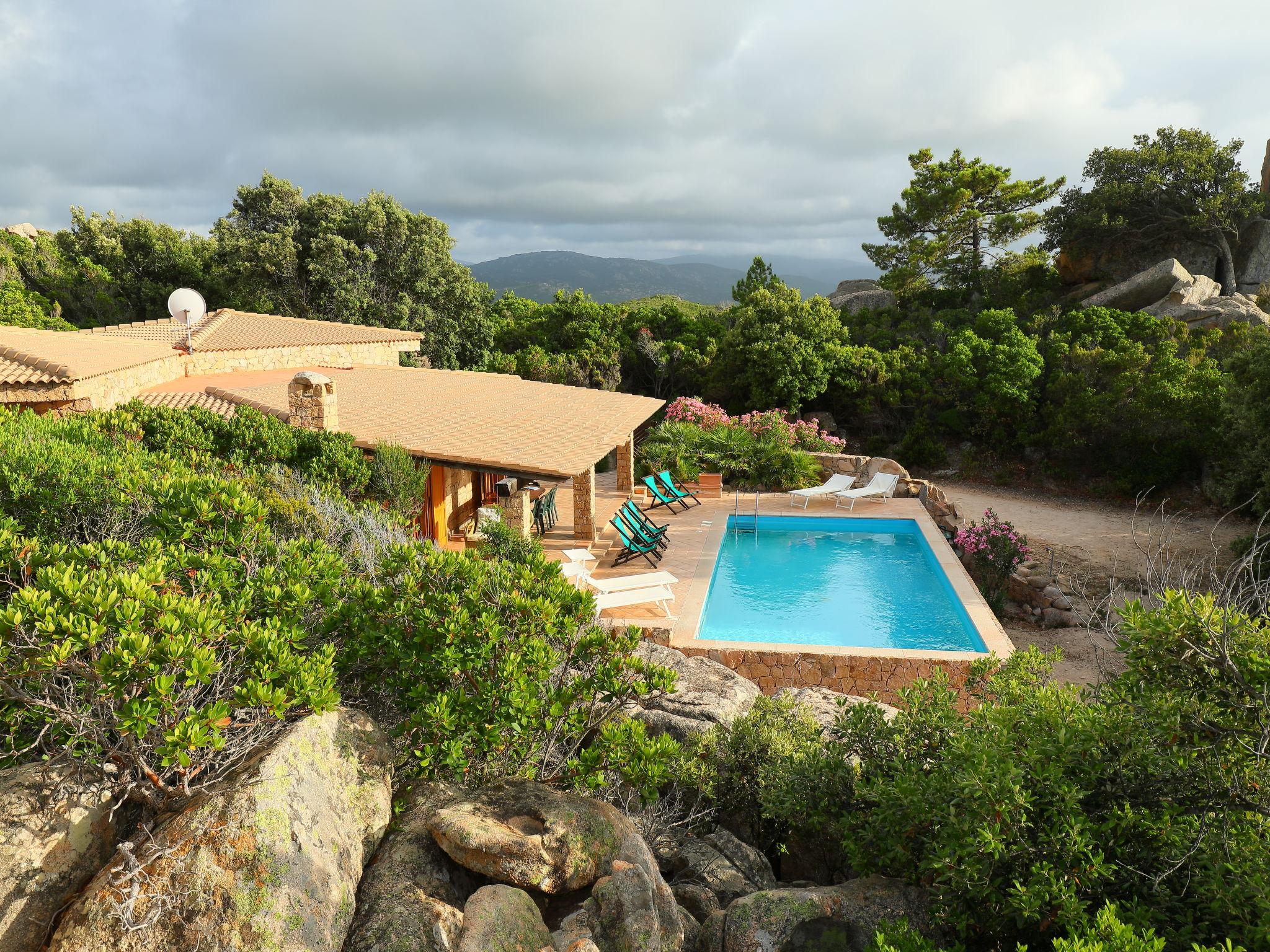 Photo 19 - Maison de 6 chambres à Trinità d'Agultu e Vignola avec piscine privée et vues à la mer