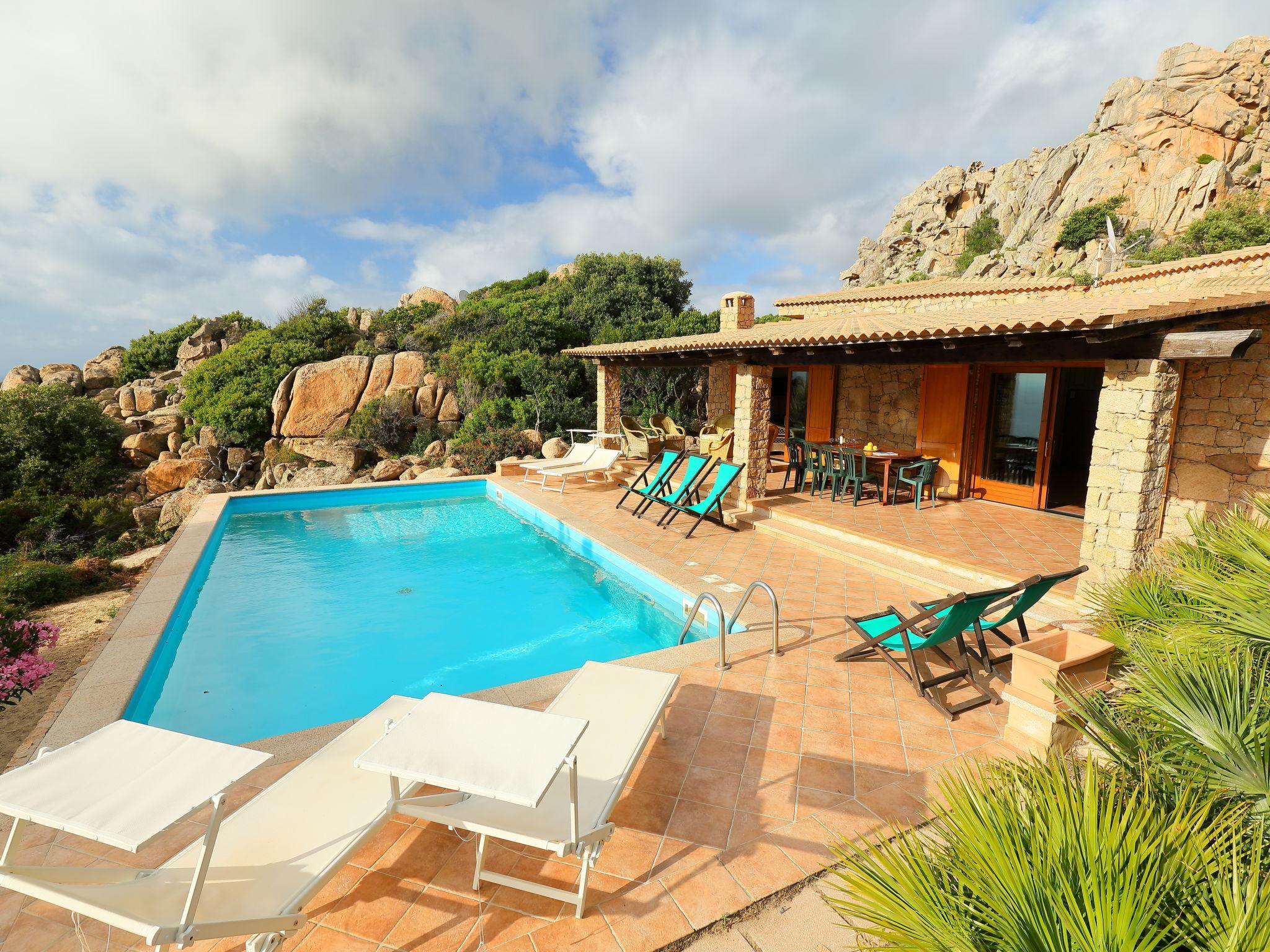 Photo 2 - Maison de 6 chambres à Trinità d'Agultu e Vignola avec piscine privée et jardin