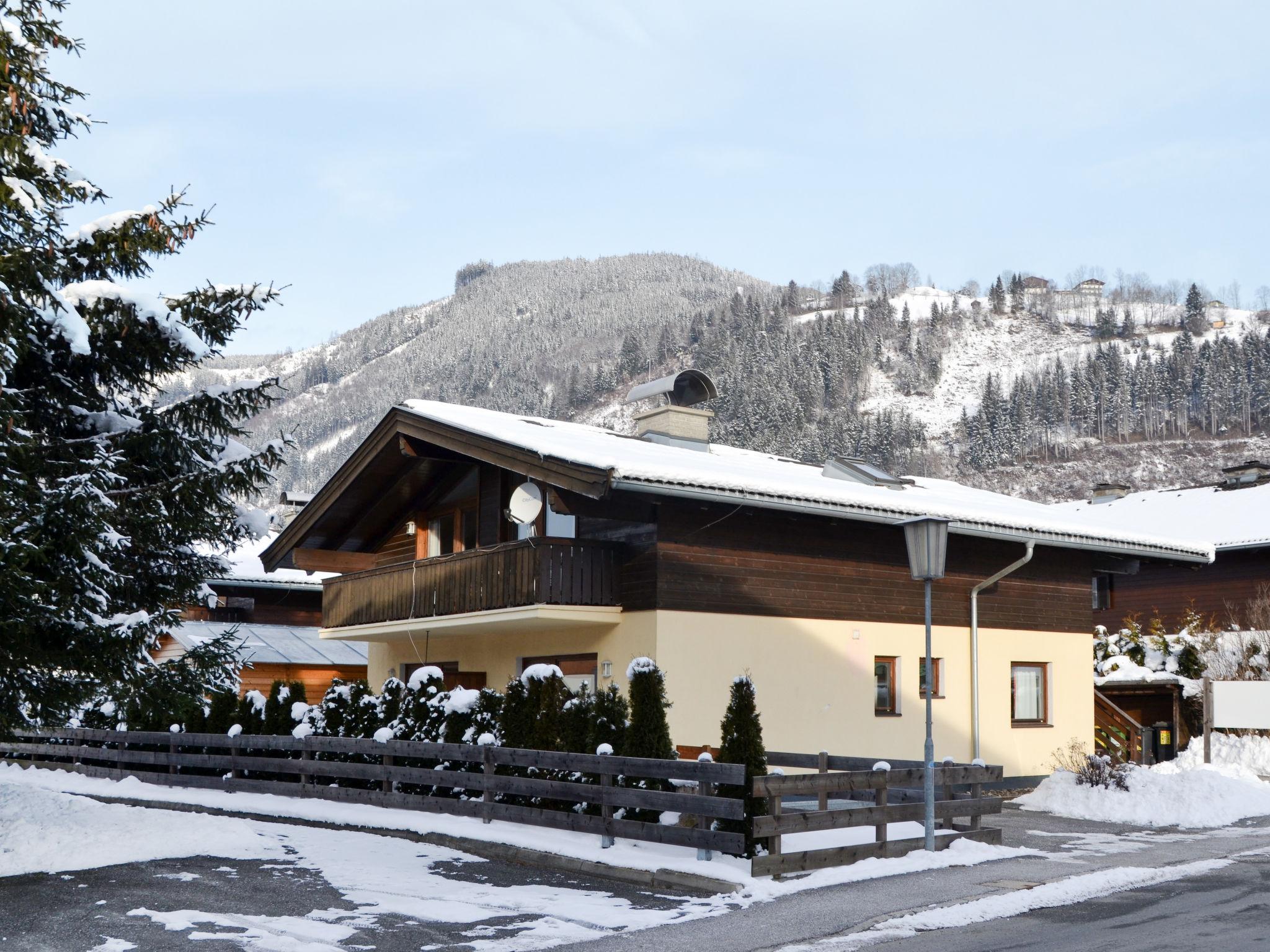 Foto 36 - Appartamento con 4 camere da letto a Zell am See con vista sulle montagne