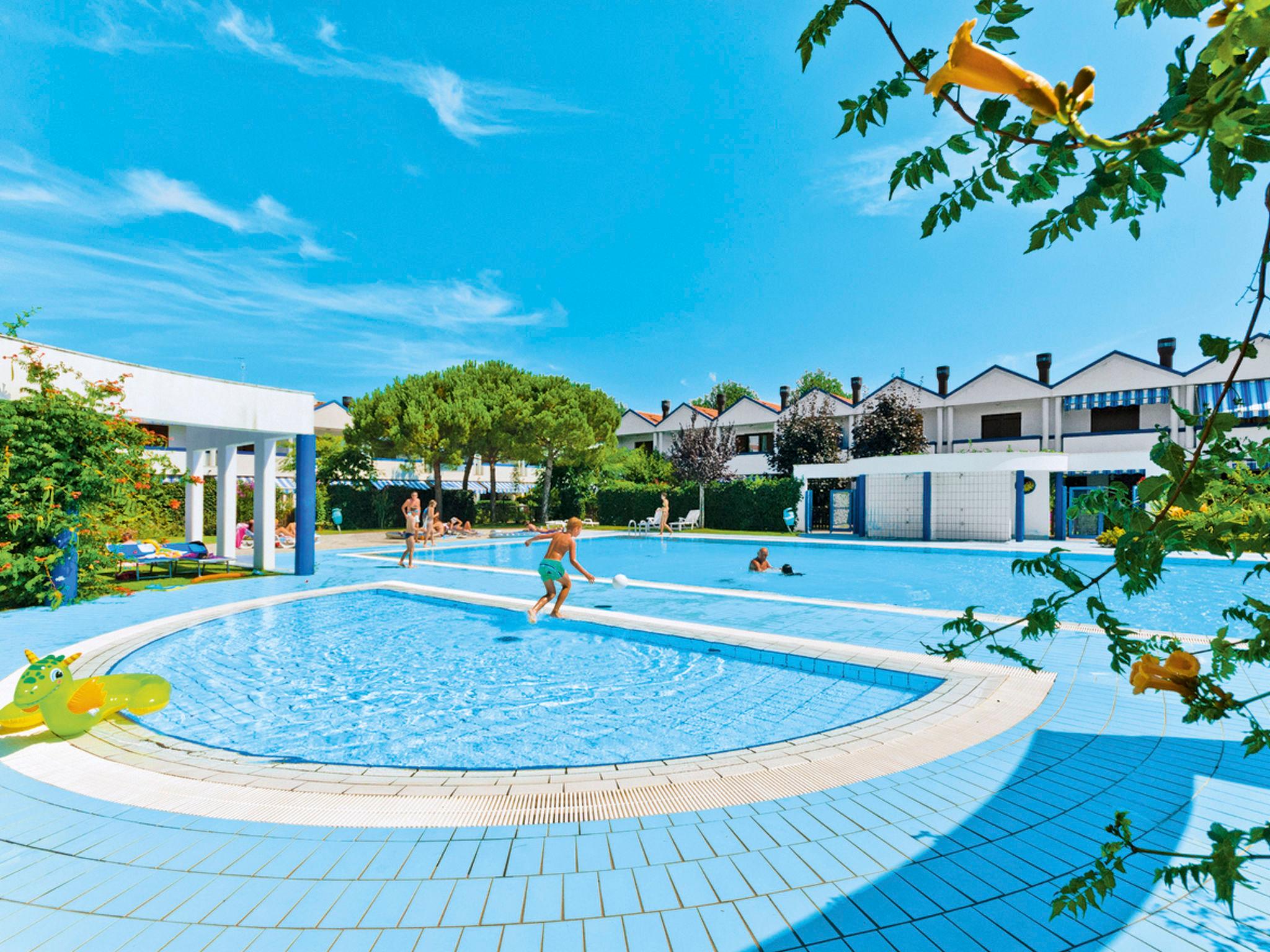 Photo 1 - Maison de 3 chambres à San Michele al Tagliamento avec piscine et jardin