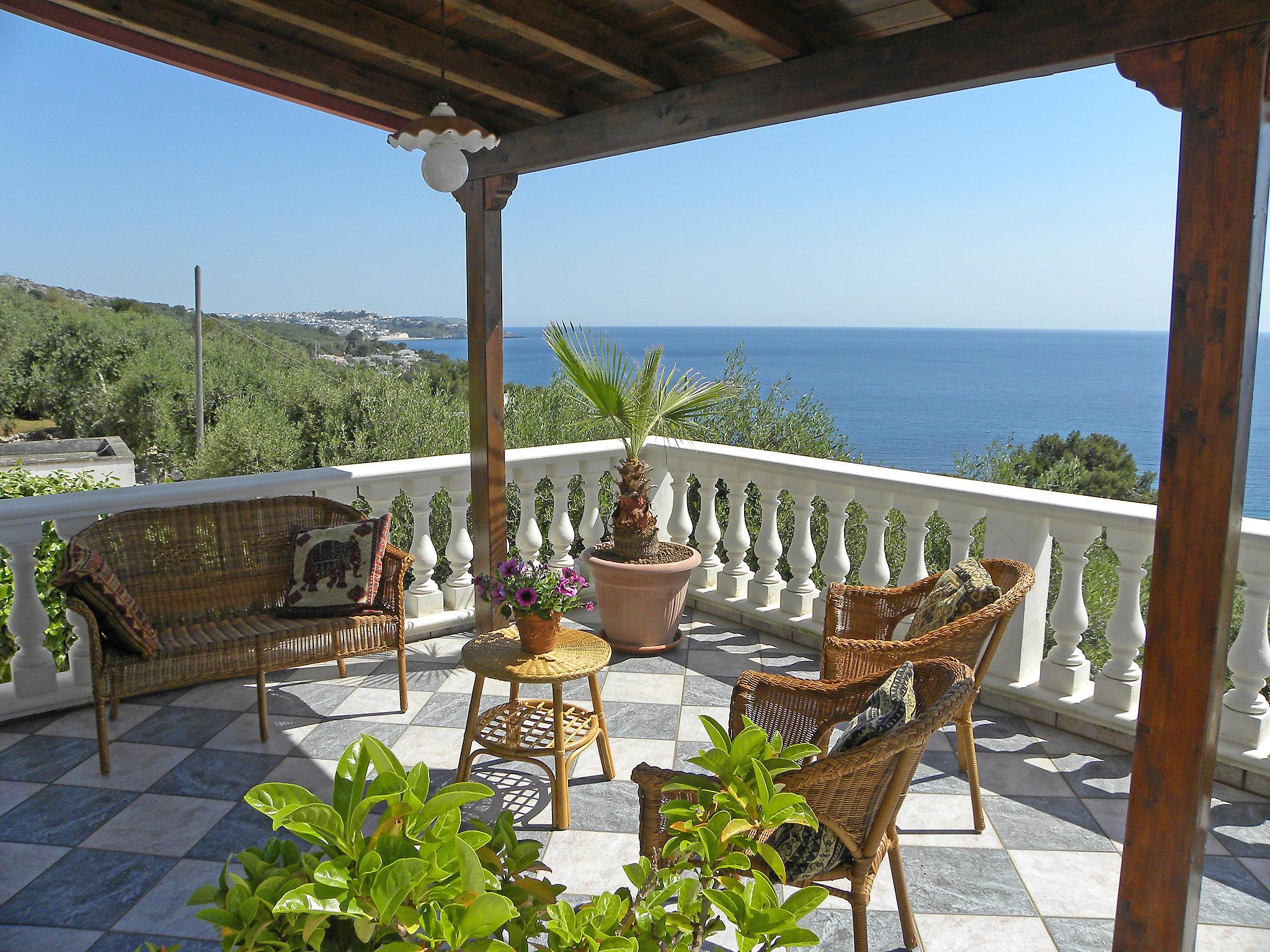 Foto 1 - Apartamento de 2 habitaciones en Andrano con jardín y vistas al mar