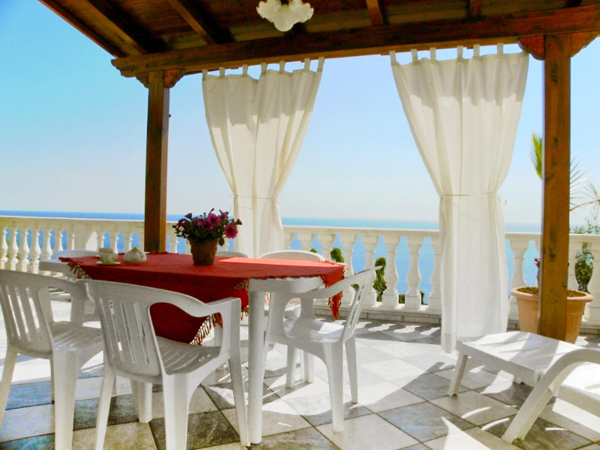 Photo 10 - 2 bedroom Apartment in Andrano with garden and sea view