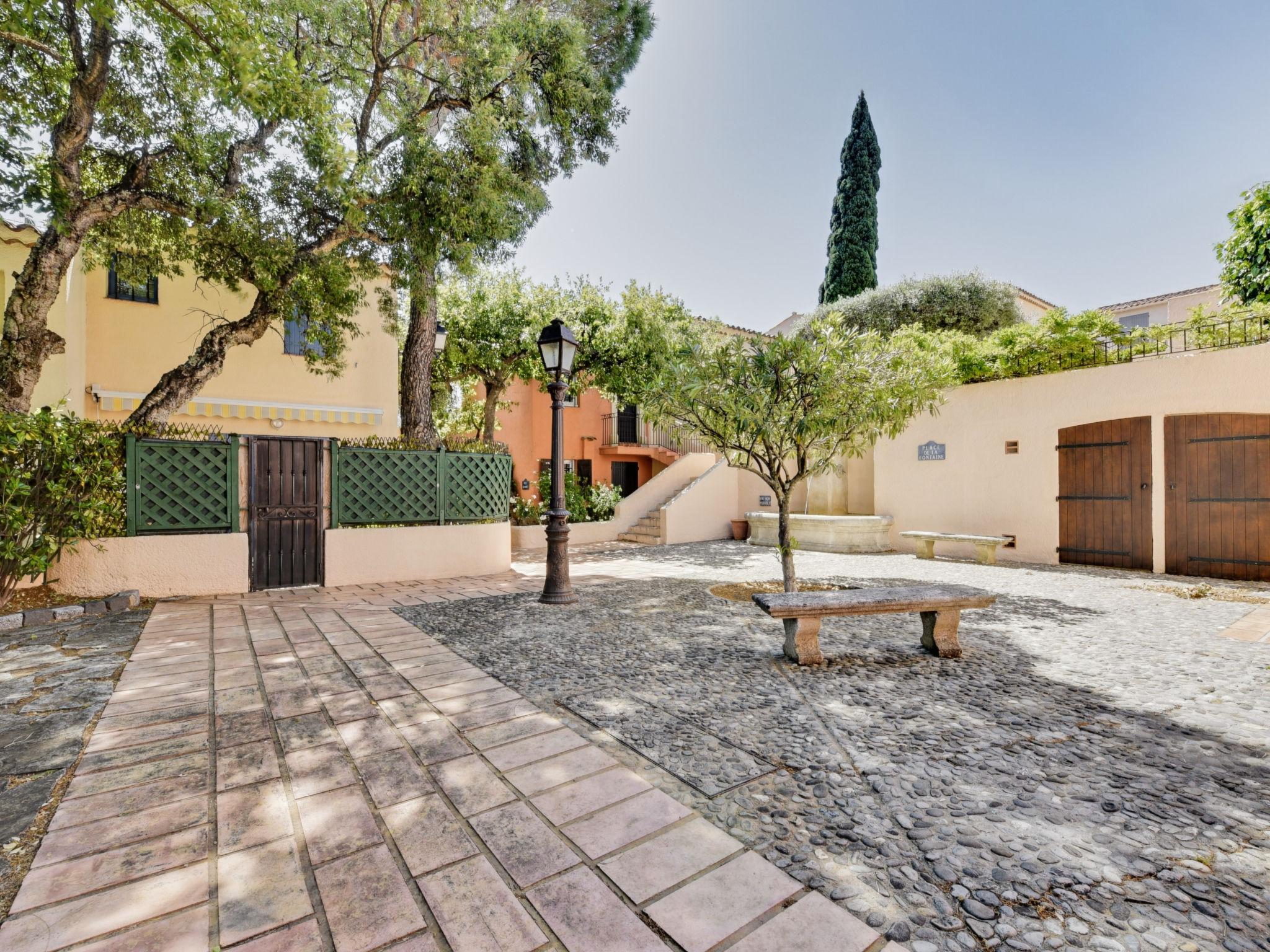 Photo 12 - Appartement de 2 chambres à Grimaud avec piscine et vues à la mer