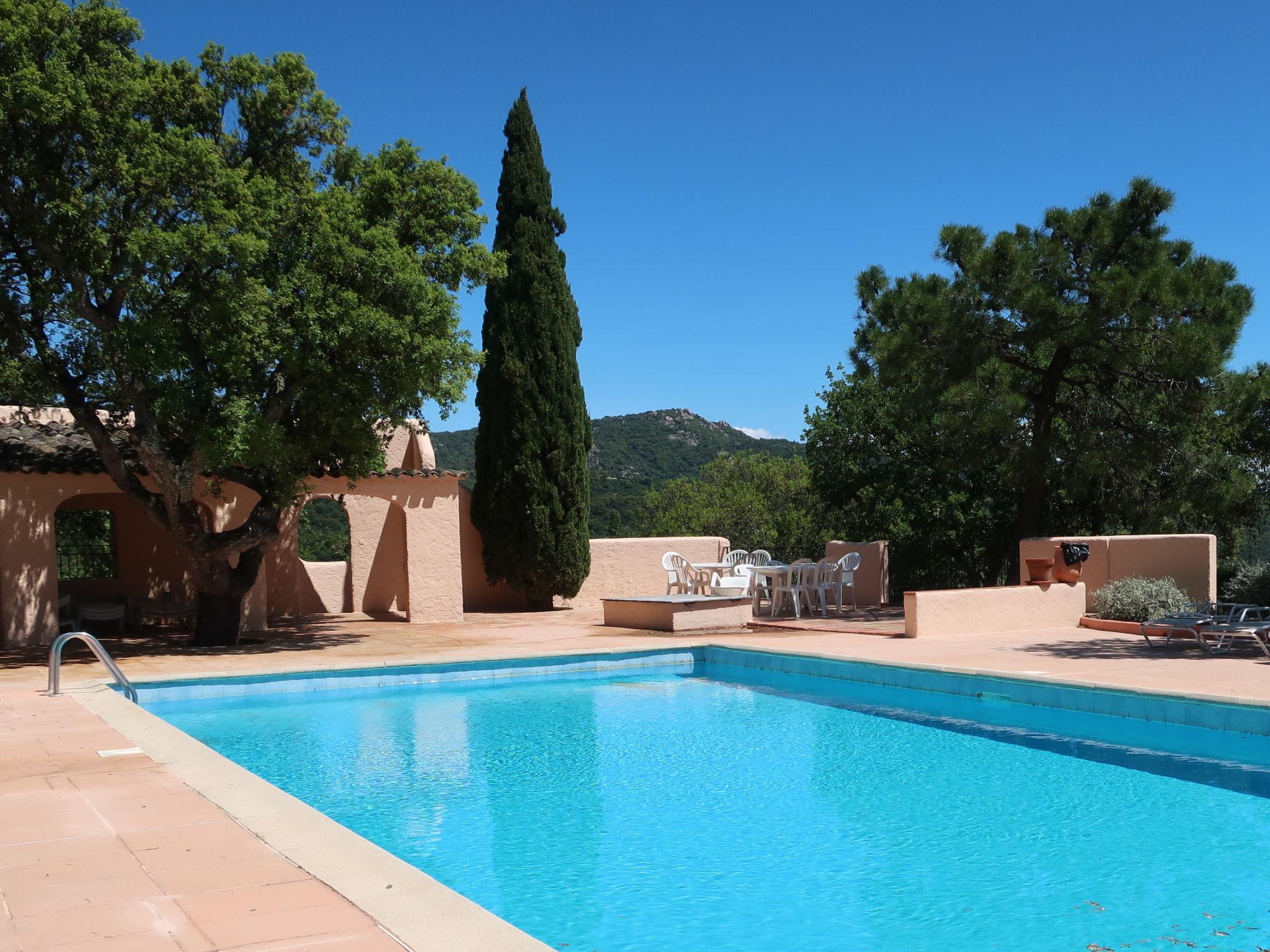 Foto 17 - Apartamento de 2 quartos em Grimaud com piscina e terraço