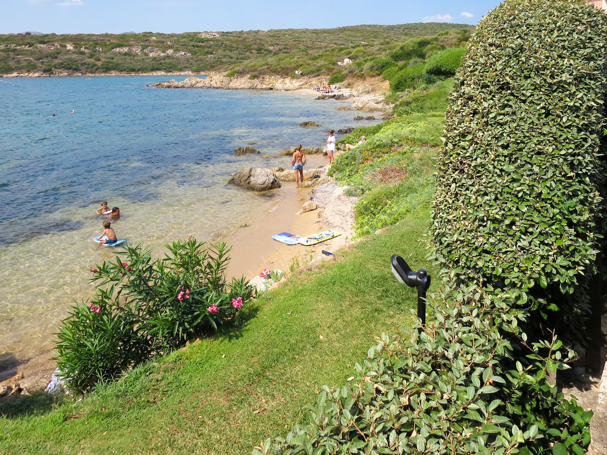 Foto 20 - Appartamento con 2 camere da letto a Golfo Aranci con piscina e vista mare