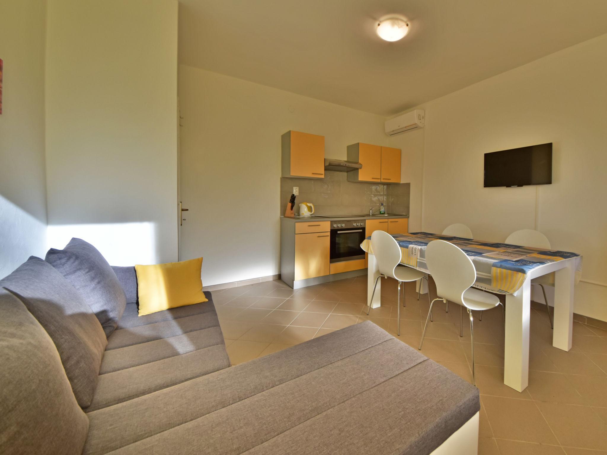 Foto 6 - Appartamento con 1 camera da letto a Novi Vinodolski con terrazza